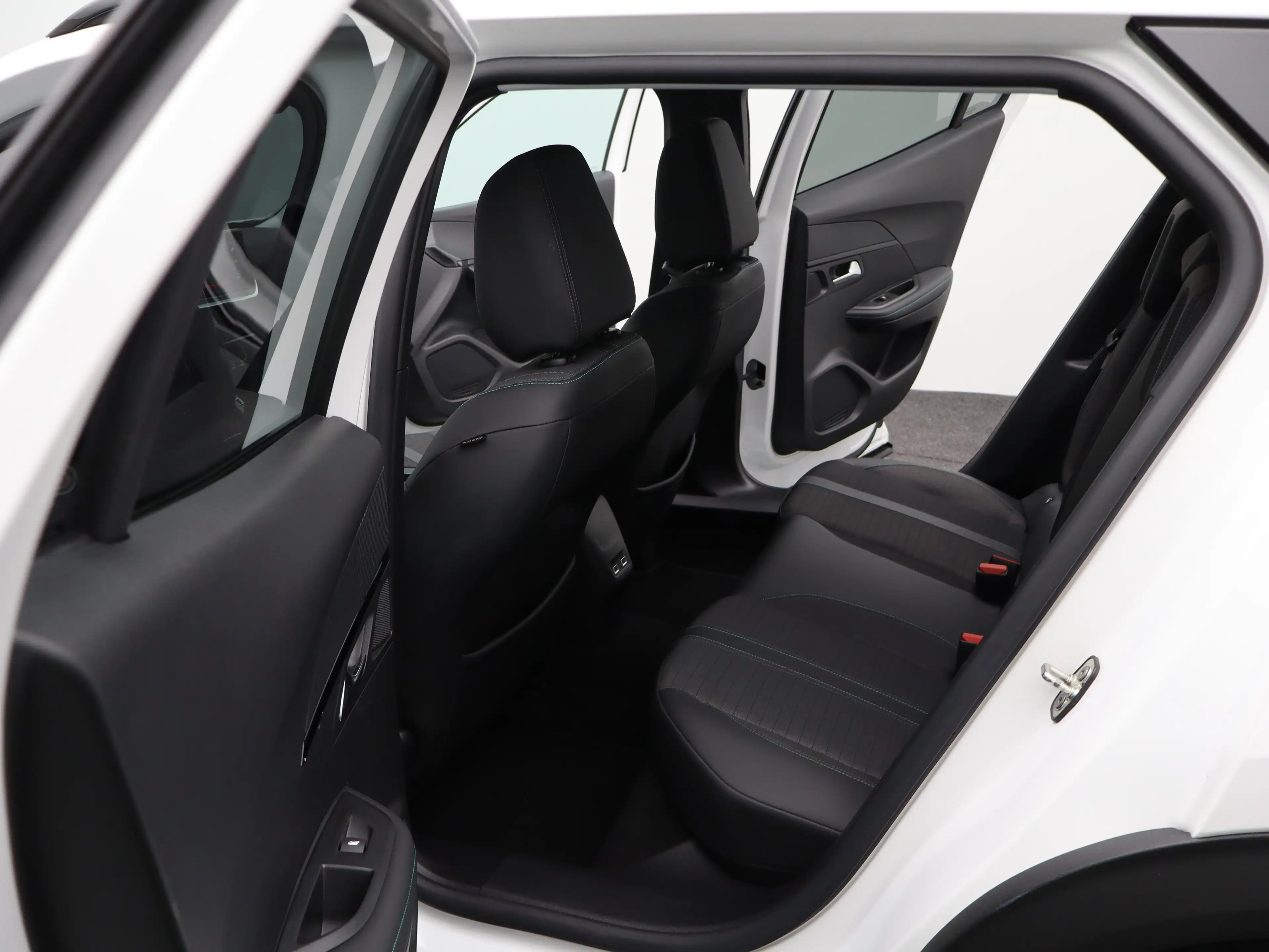Peugeot 2008 1.2 PureTech Allure Pack | Navi | Cruise | Clima | — photo 12
