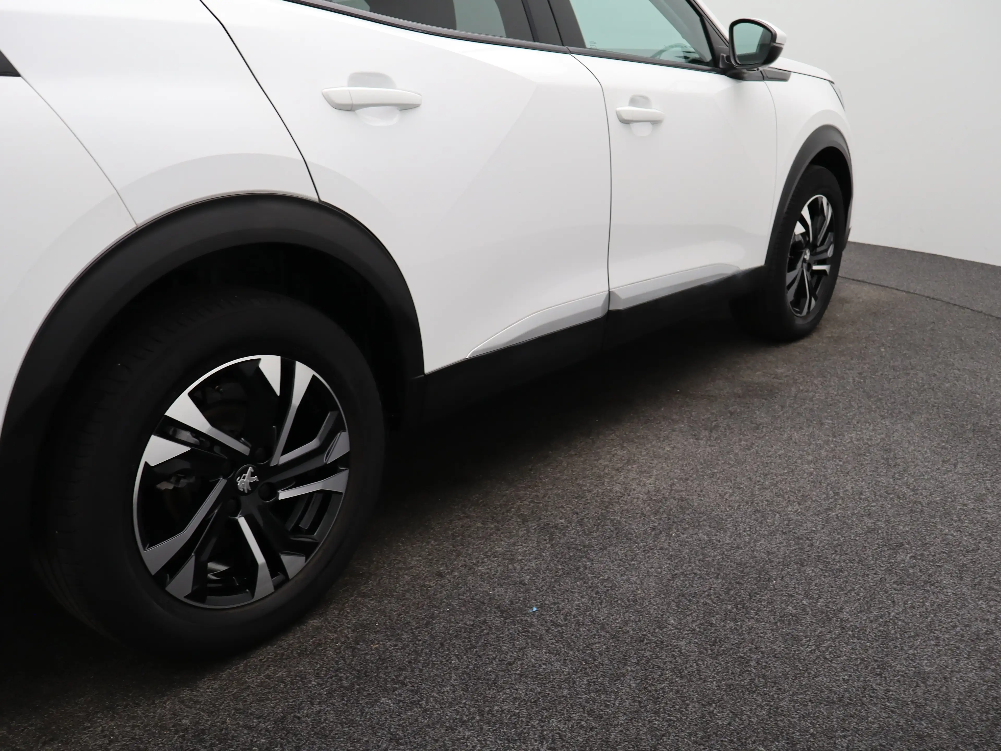 Peugeot 2008 1.2 PureTech Allure Pack | Navi | Cruise | Clima | — photo 46