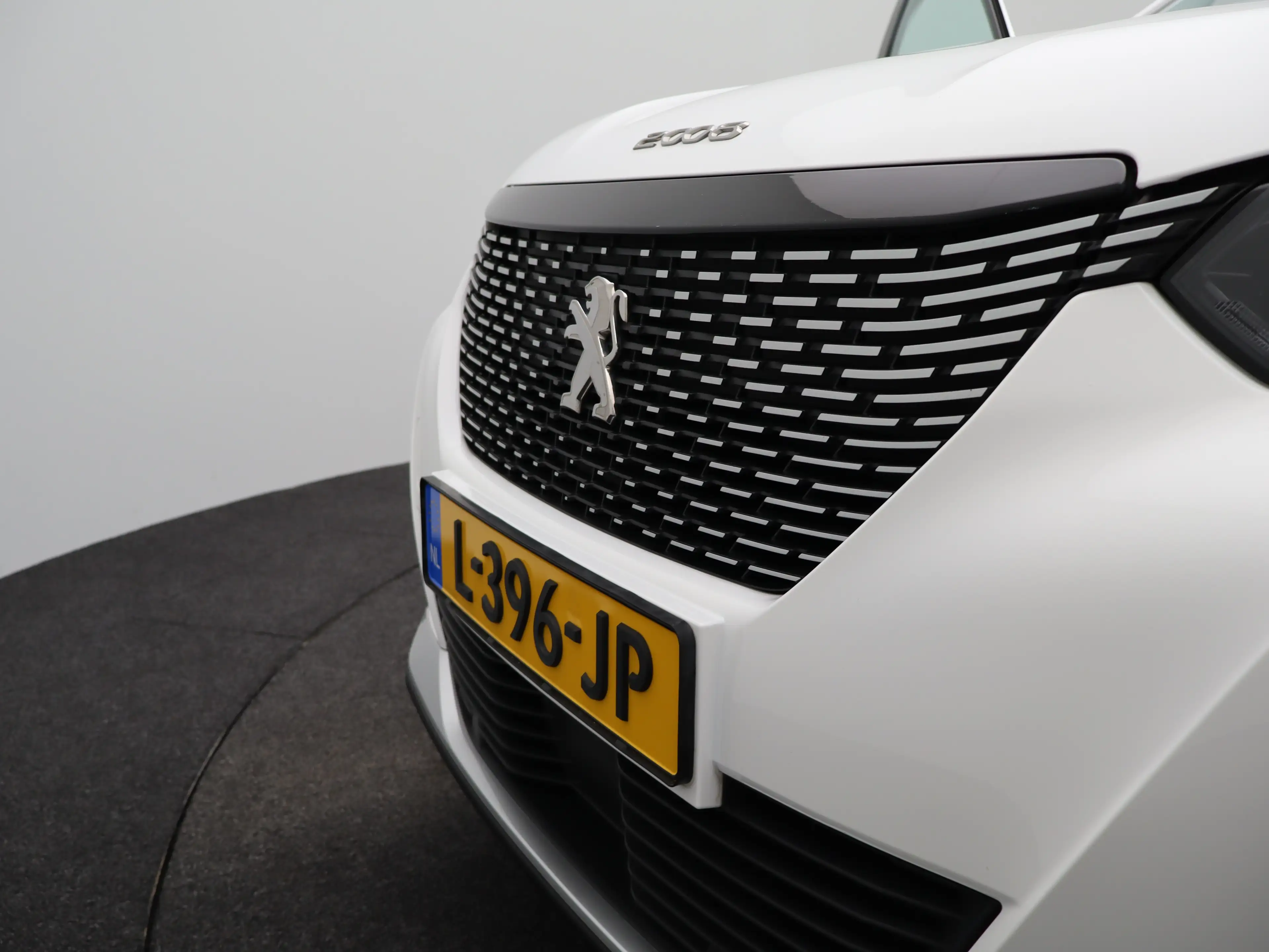 Peugeot 2008 1.2 PureTech Allure Pack | Navi | Cruise | Clima | — photo 17