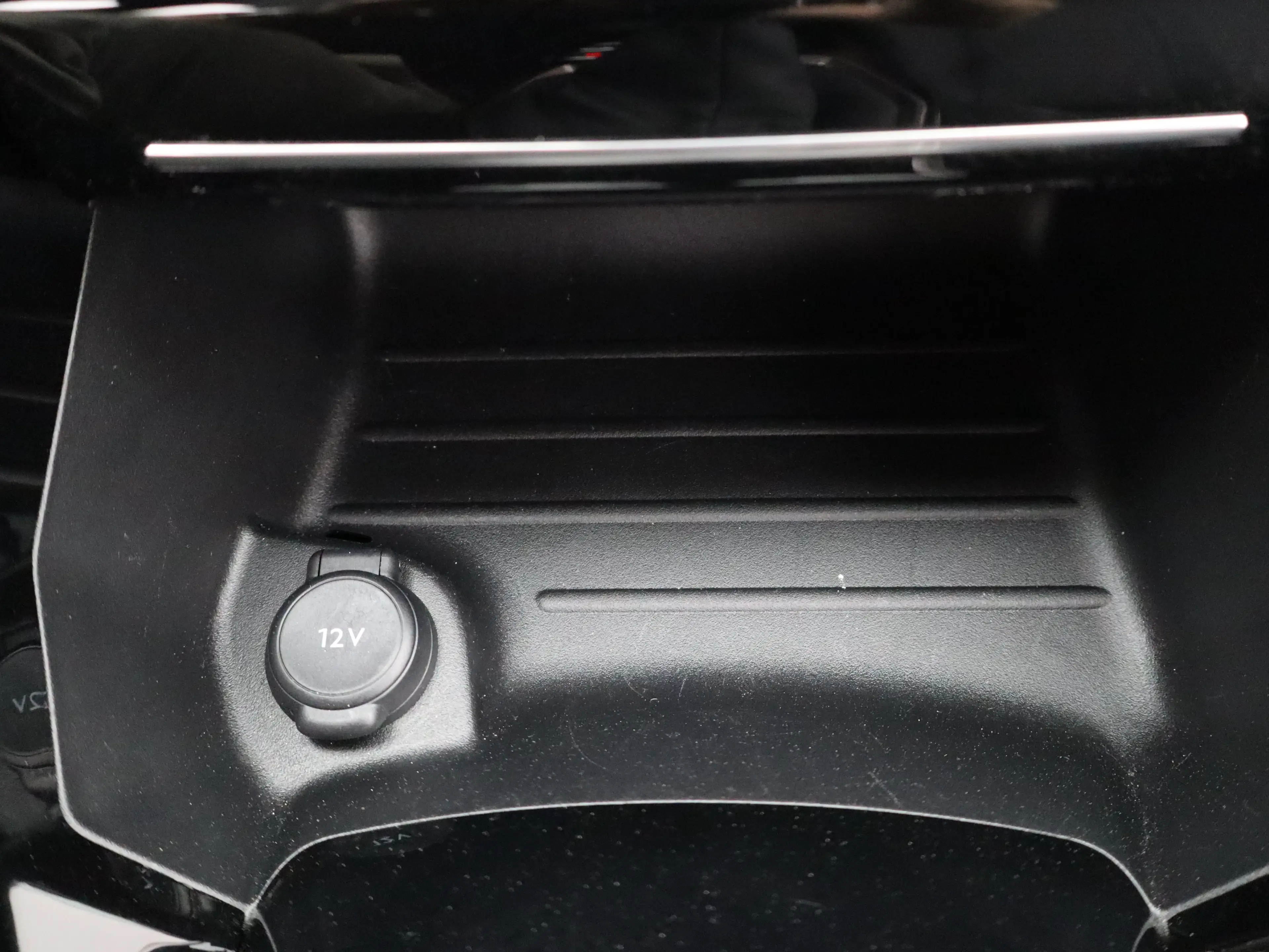 Peugeot 2008 1.2 PureTech Allure Pack | Navi | Cruise | Clima | — photo 25
