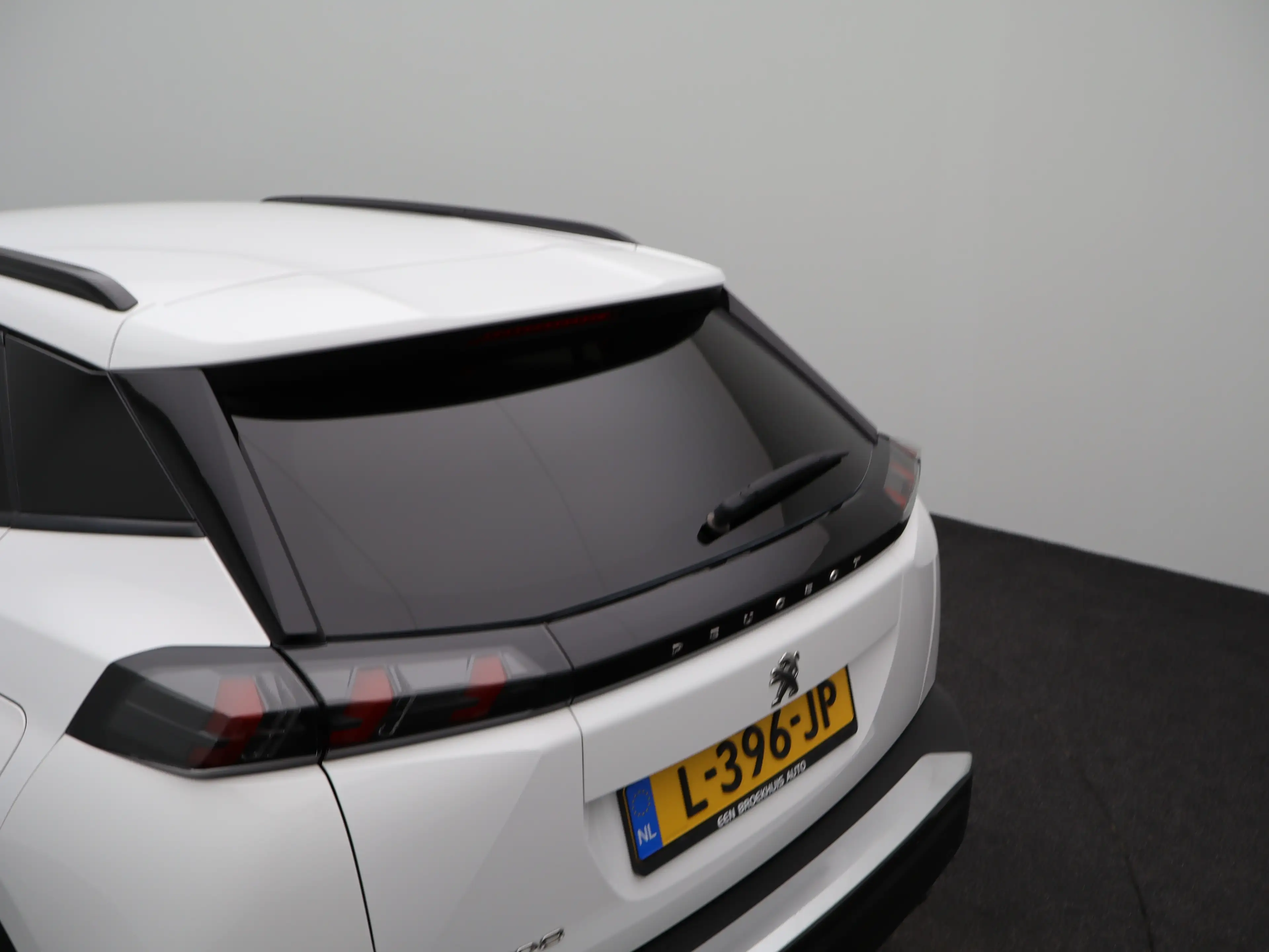 Peugeot 2008 1.2 PureTech Allure Pack | Navi | Cruise | Clima | — photo 41