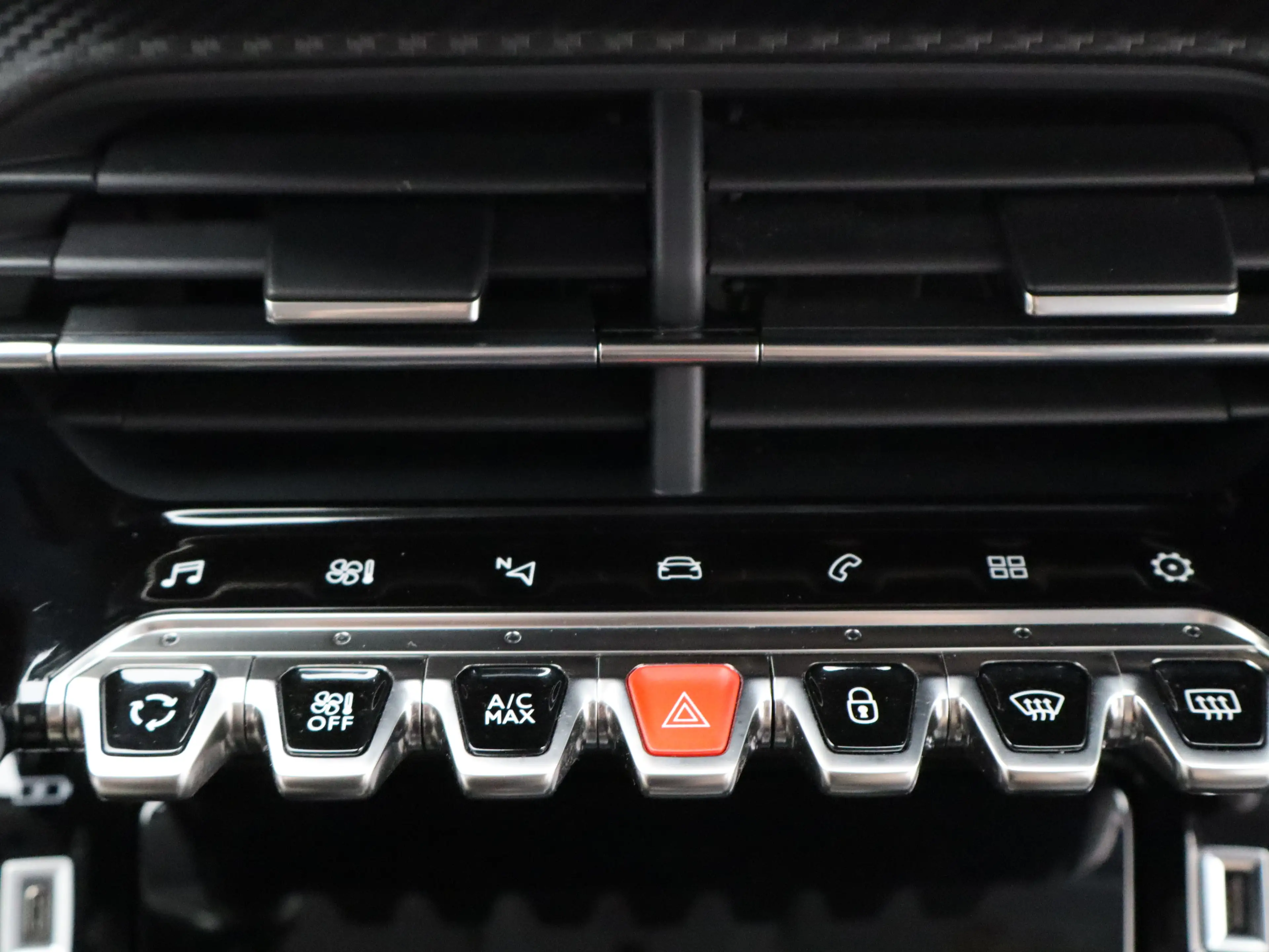 Peugeot 2008 1.2 PureTech Allure Pack | Navi | Cruise | Clima | — photo 20