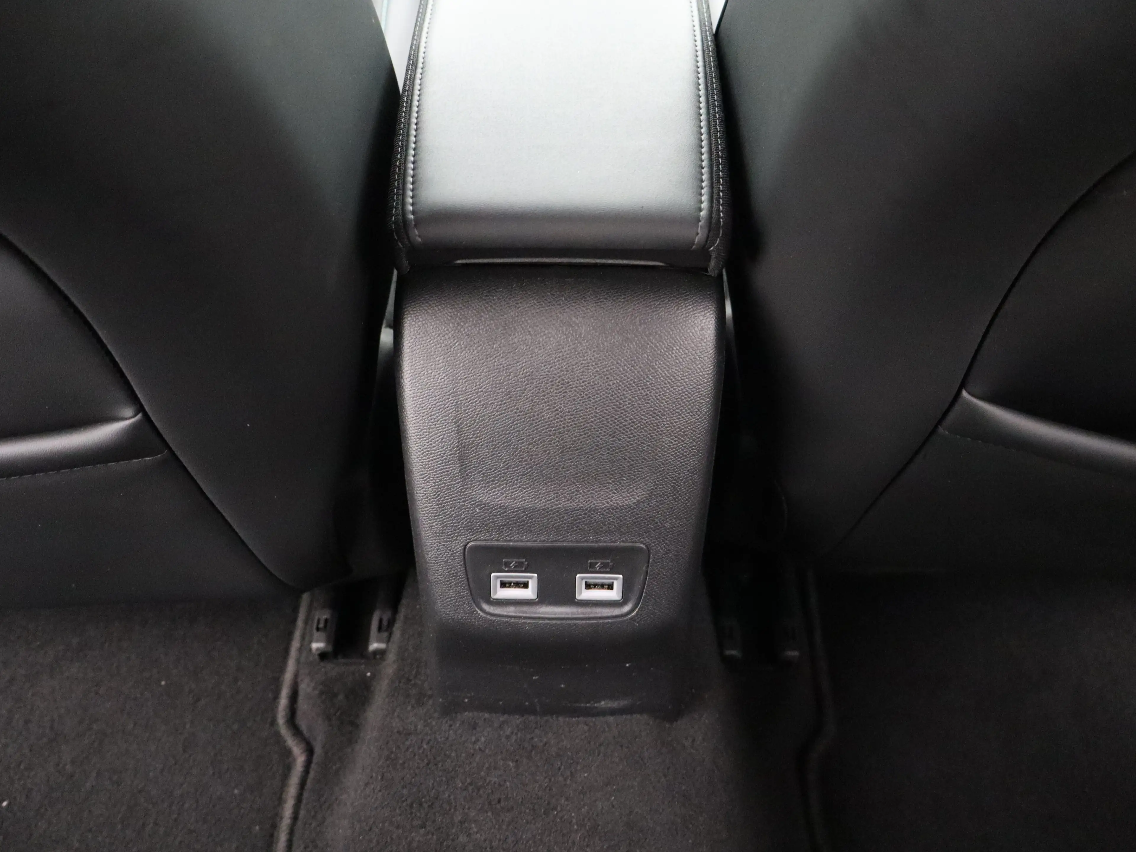 Peugeot 2008 1.2 PureTech Allure Pack | Navi | Cruise | Clima | — photo 38