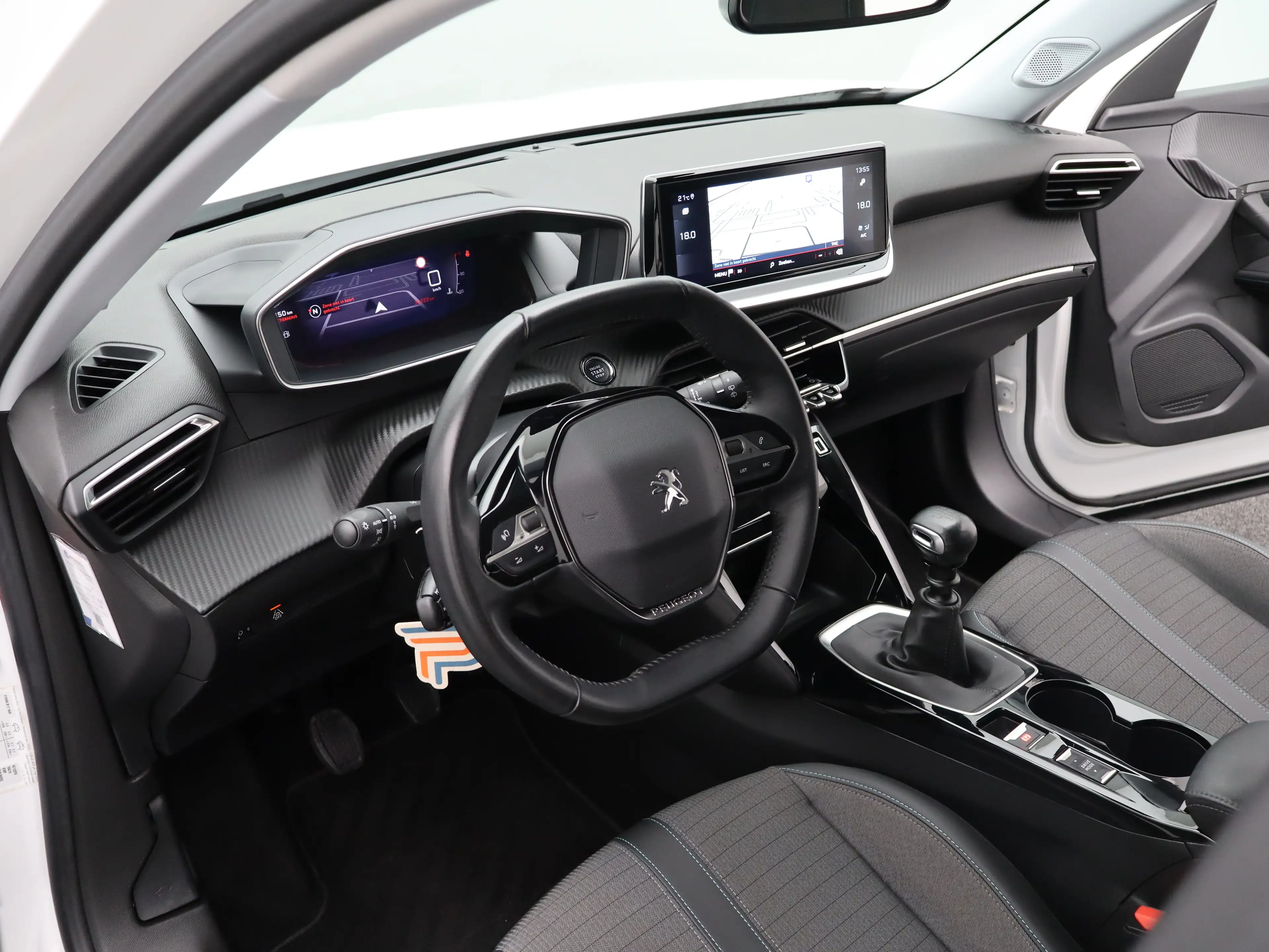 Peugeot 2008 1.2 PureTech Allure Pack | Navi | Cruise | Clima | — photo 34