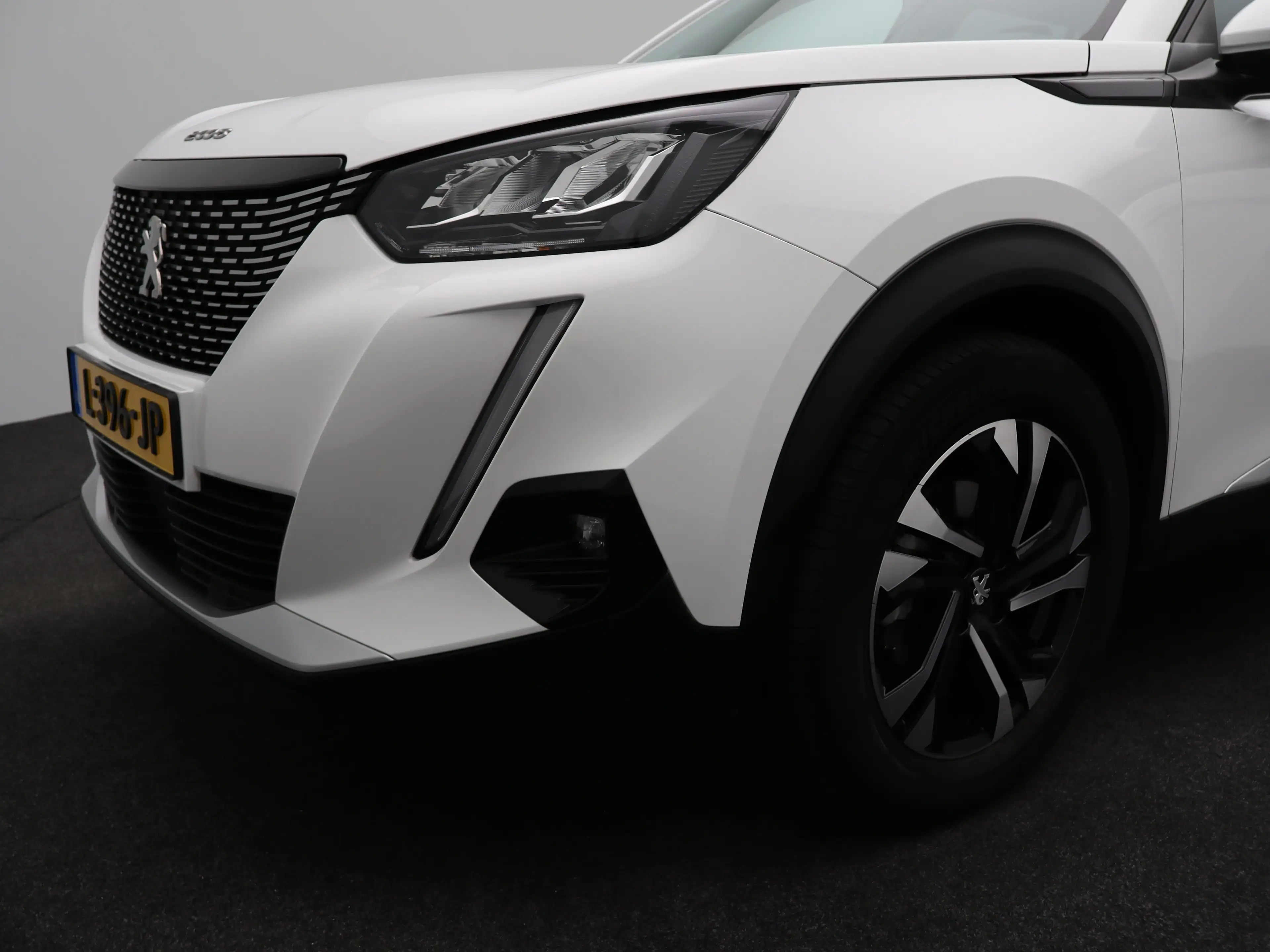 Peugeot 2008 1.2 PureTech Allure Pack | Navi | Cruise | Clima | — photo 39
