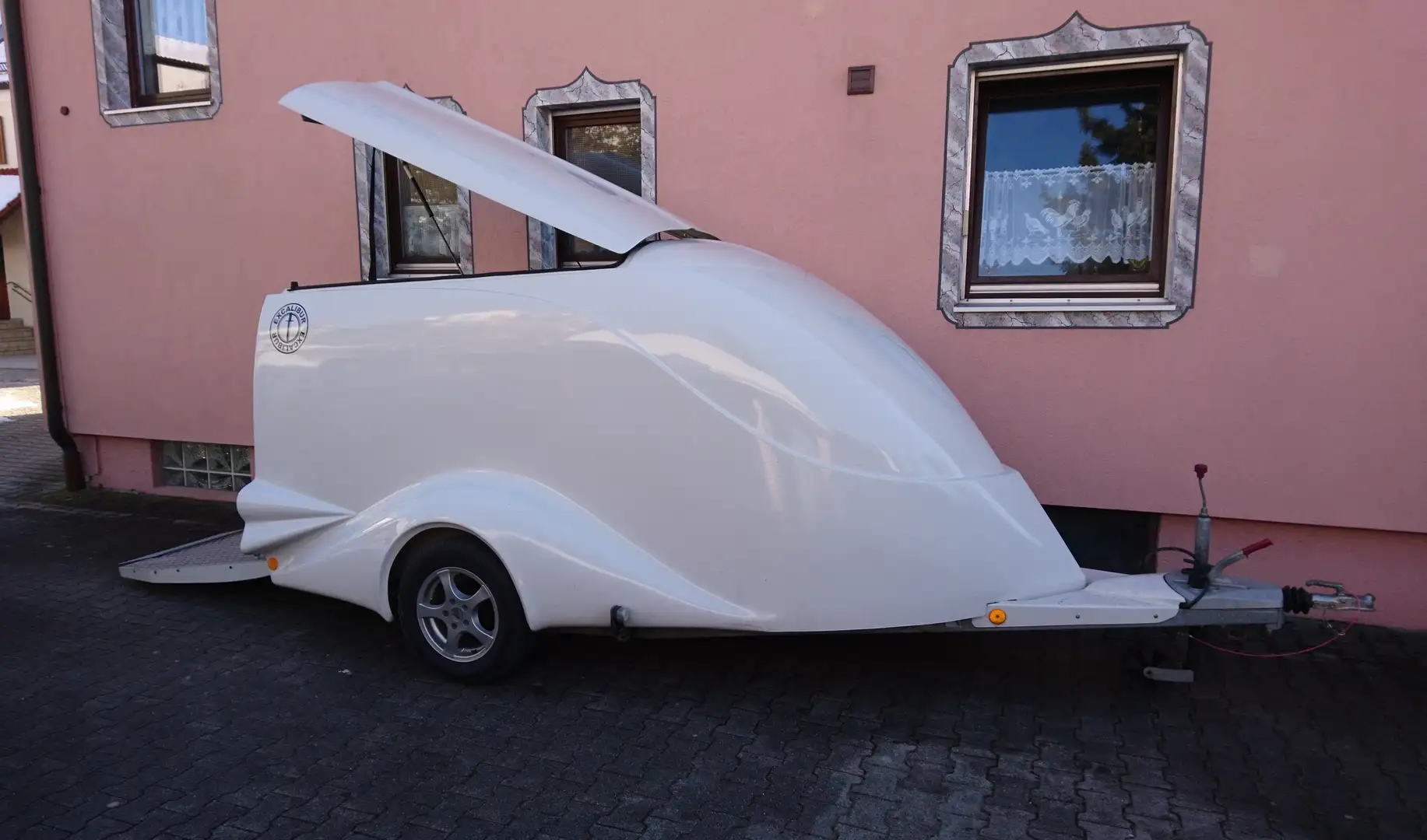 Excalibur Der Ferrari unter den Motorradtransportern Weiß - 1