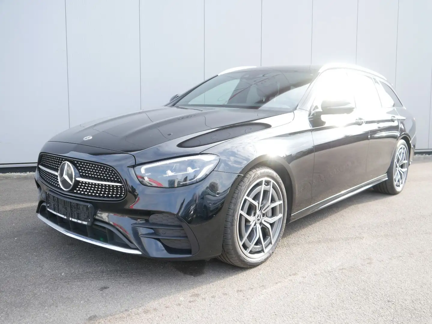 Mercedes-Benz E 400 d T 4Matic AMG-LINE NAVI/LED/RFK/HUP/AHK Schwarz - 1
