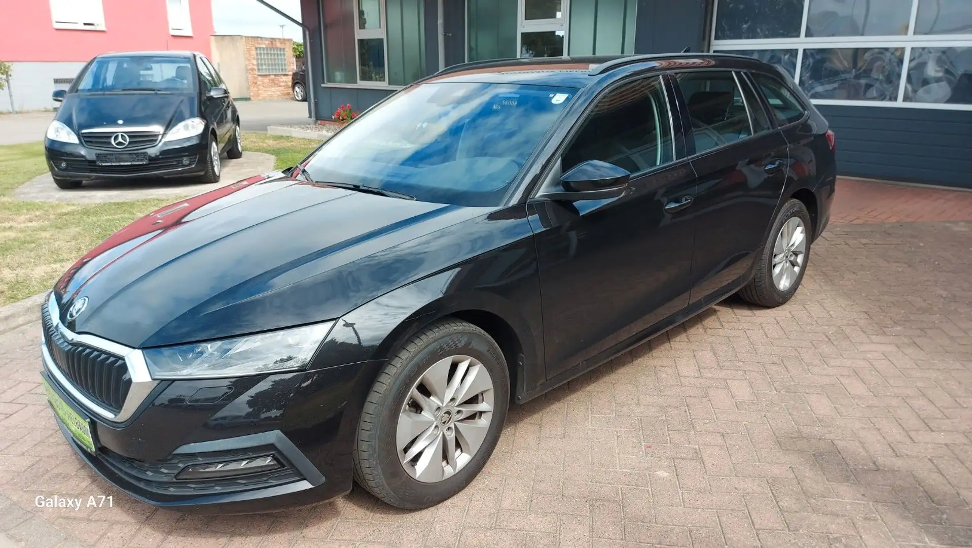 Skoda Octavia Combi 2,0 TDI DSG-Light Assist-Navi-PDC Schwarz - 2