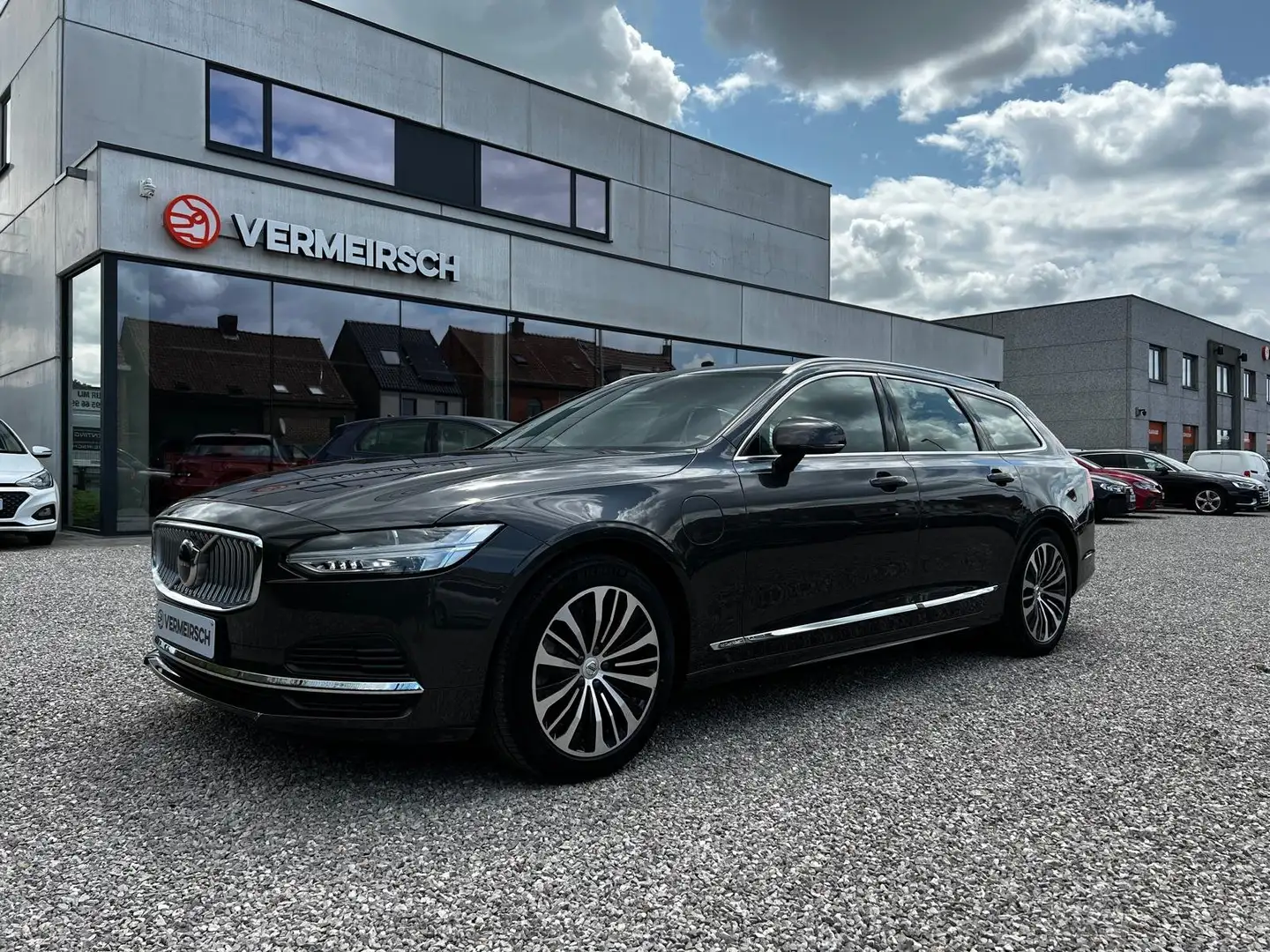 Volvo V90 V90 T6 Plug-in Hybrid AWD Ultra Bright*TREKHAAK* Grau - 1