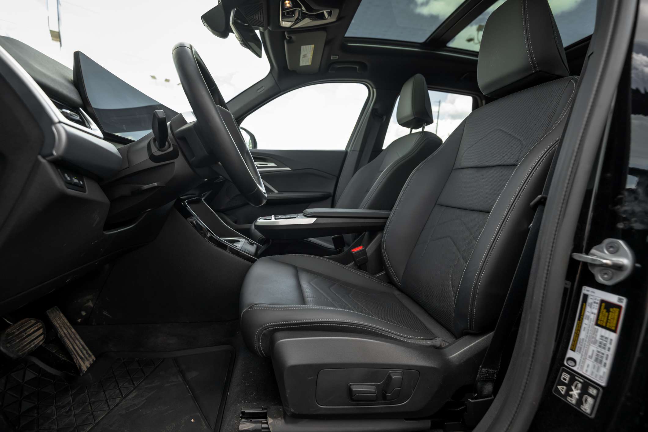 2025 BMW X1 xDrive28i | Premium Essential, Heated Seats, Carpl thumb 6