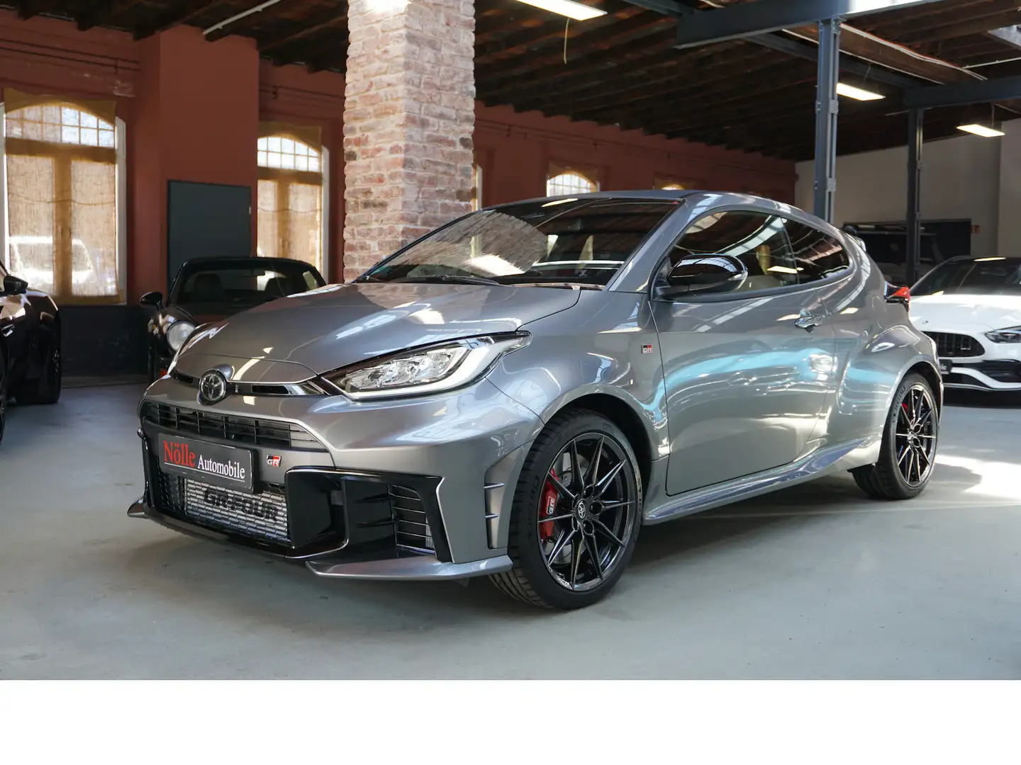 Toyota Yaris GR High Performance Autom. Navi Kamera Grau - 1