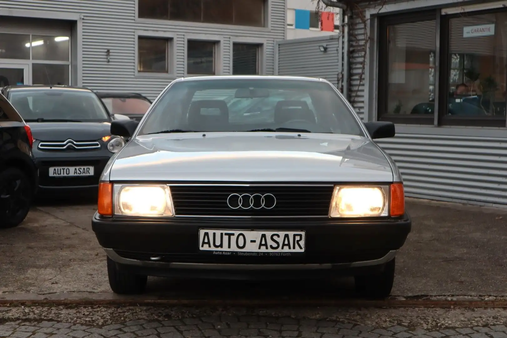 Audi 100 2.3/5 Zylinder/1. HAND/AUTOMATIK/TÜV NEU Stříbrná - 2