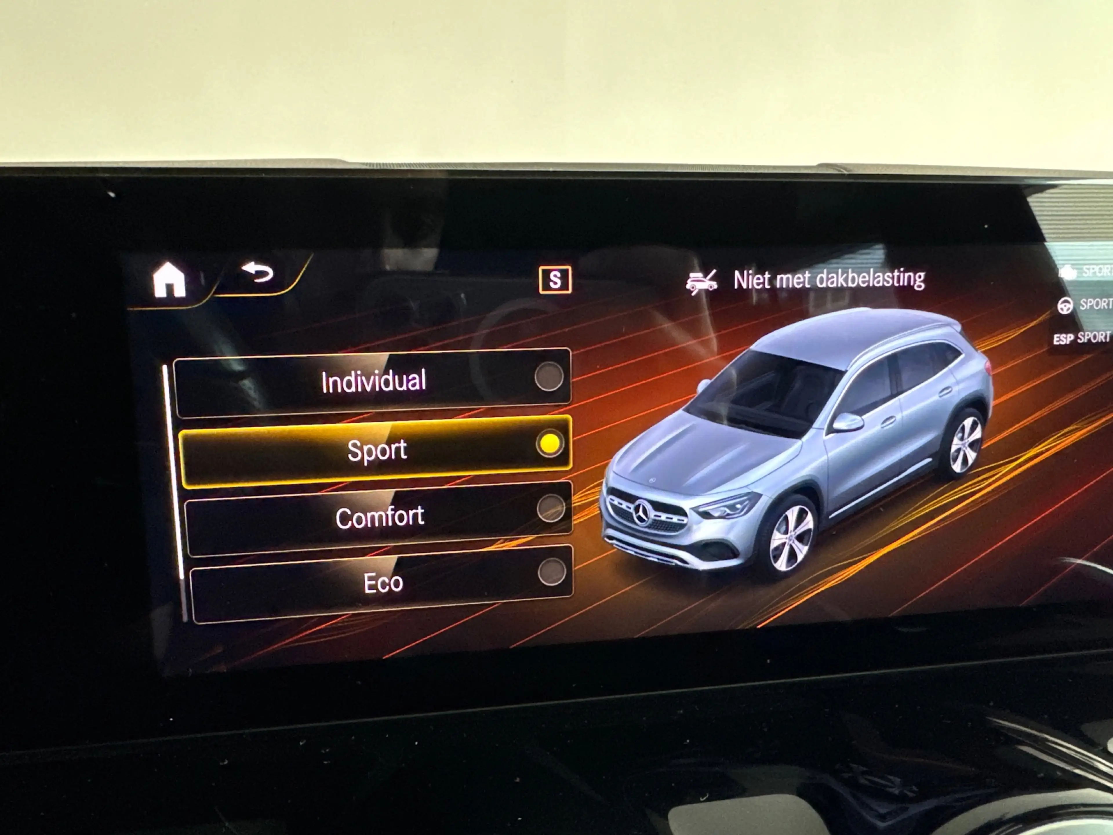 Mercedes-Benz GLA 250 4MATIC AMG Line Pano|ACC|Camera|Dodehoek — photo 24