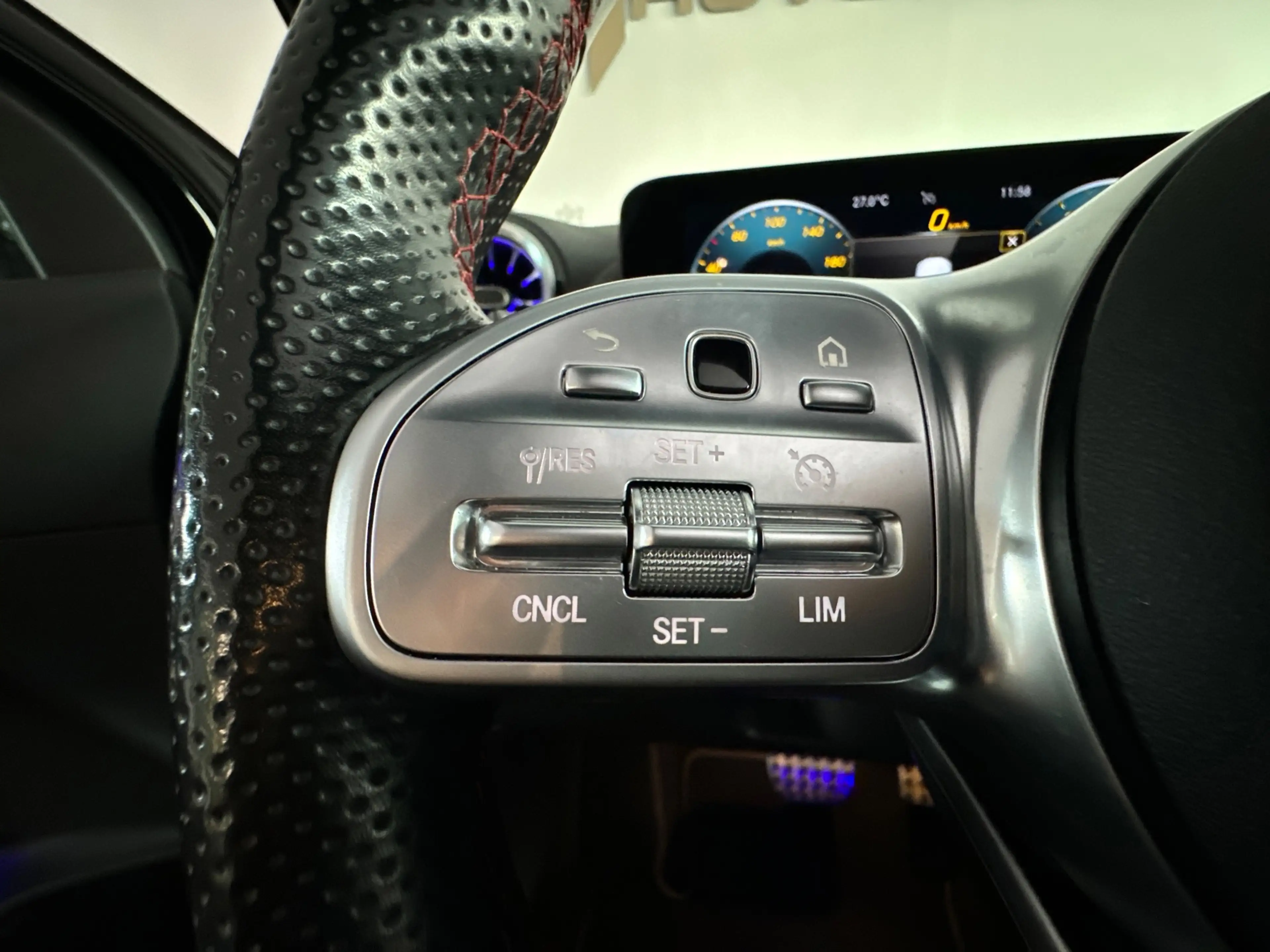 Mercedes-Benz GLA 250 4MATIC AMG Line Pano|ACC|Camera|Dodehoek — photo 11
