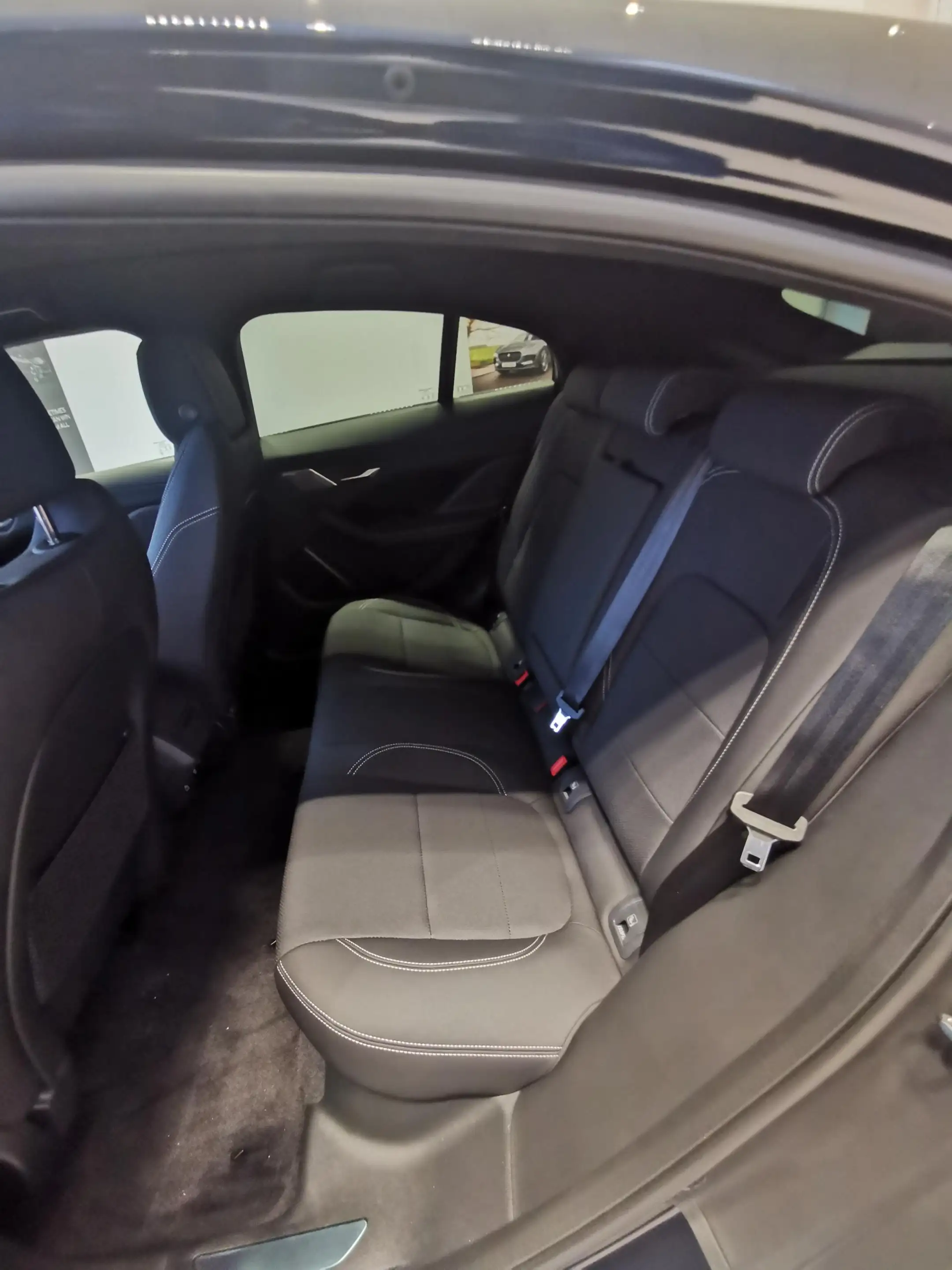 Jaguar I-Pace EV400 — photo 9