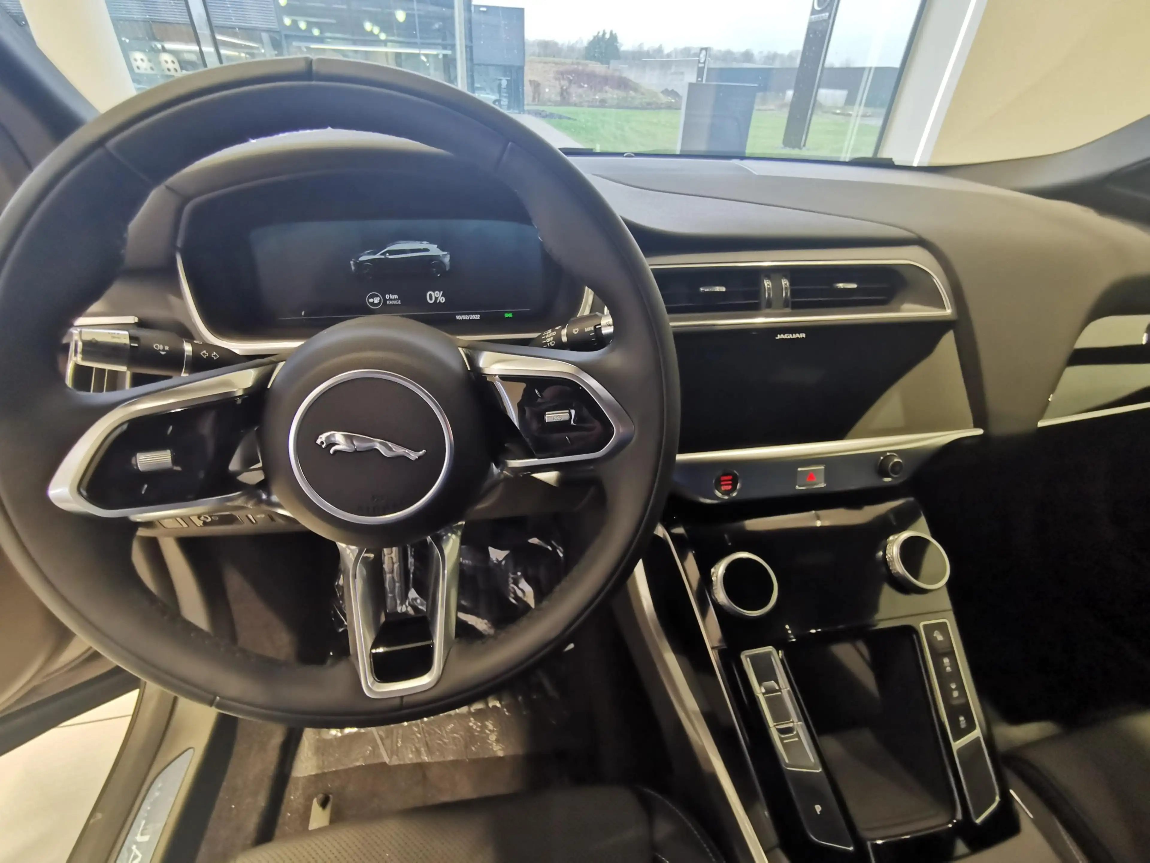 Jaguar I-Pace EV400 — photo 11