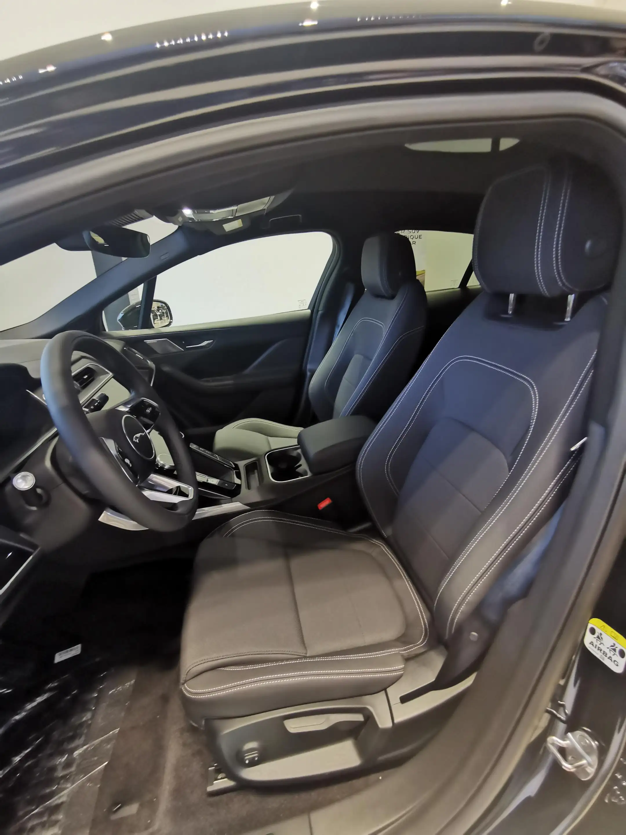 Jaguar I-Pace EV400 — photo 10