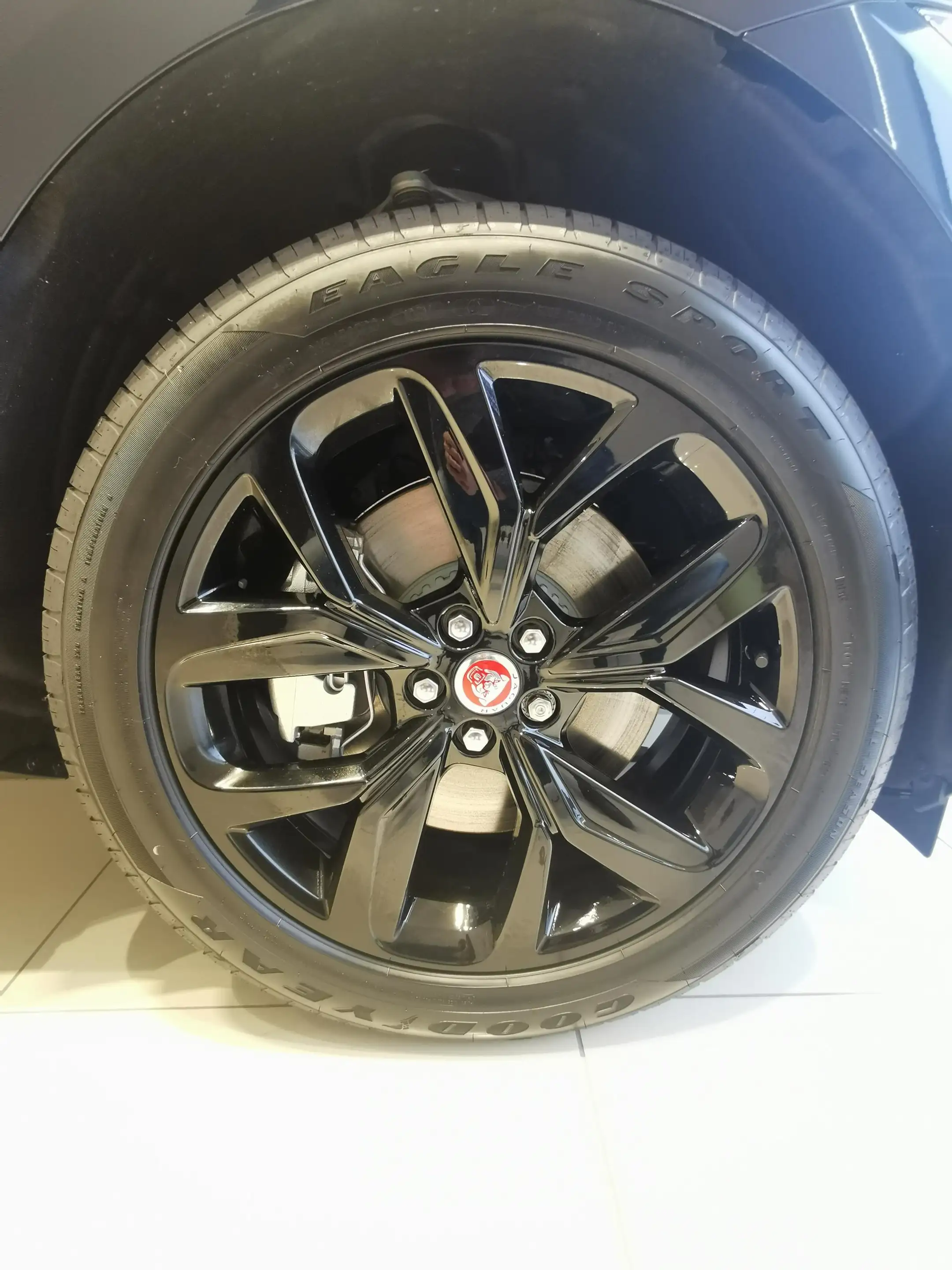 Jaguar I-Pace EV400 — photo 5