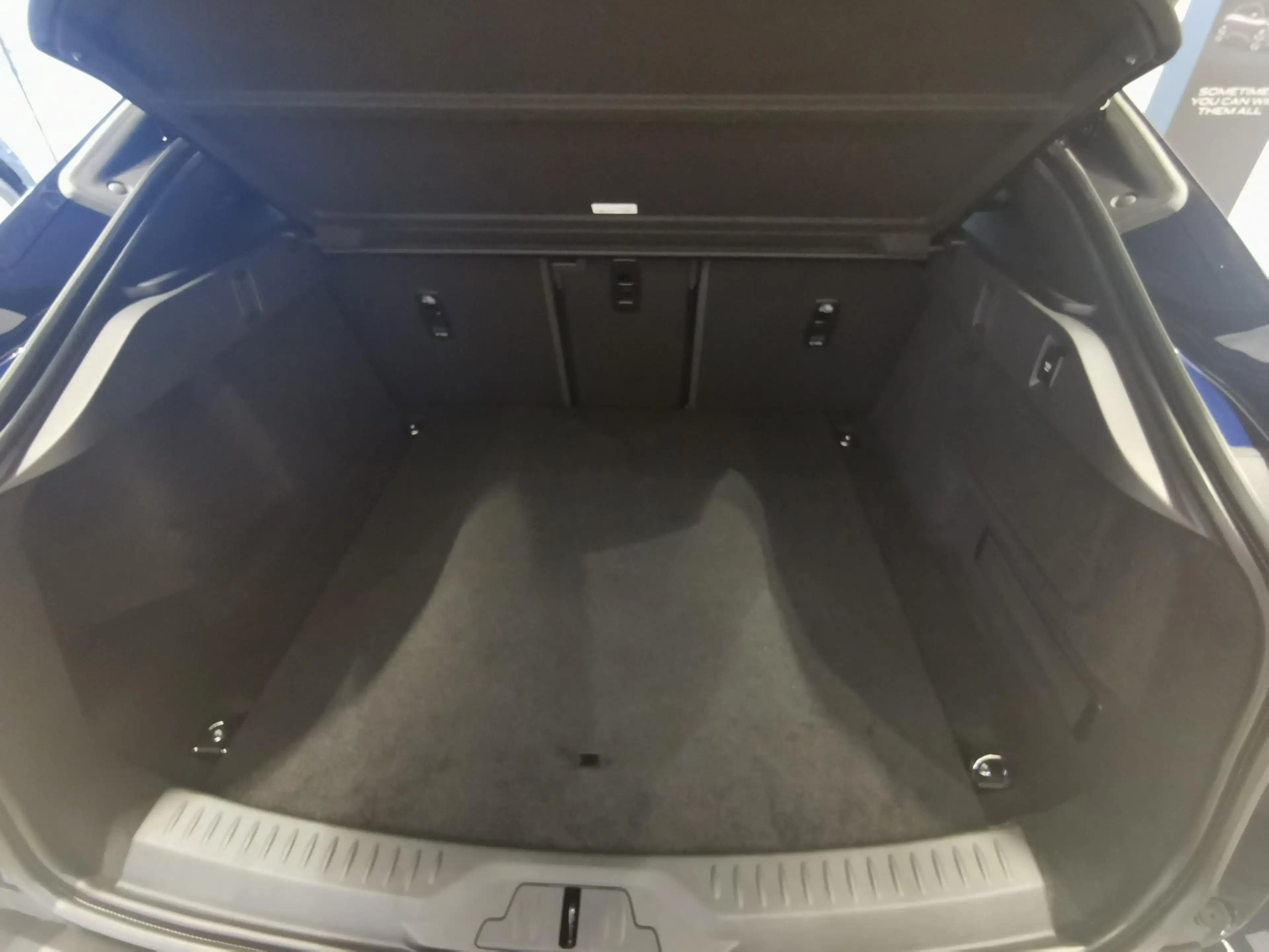 Jaguar I-Pace EV400 — photo 8