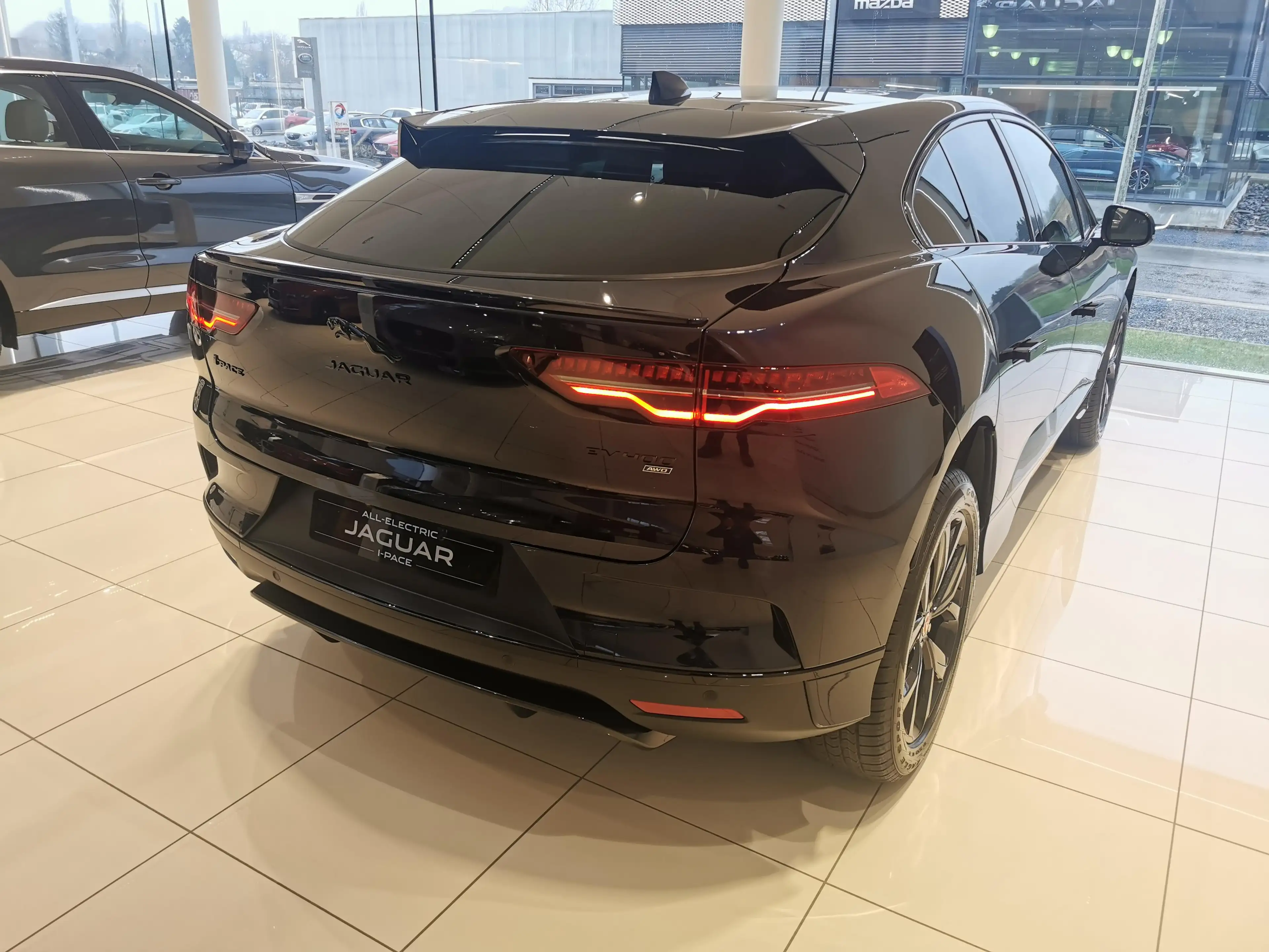 Jaguar I-Pace EV400 — photo 4