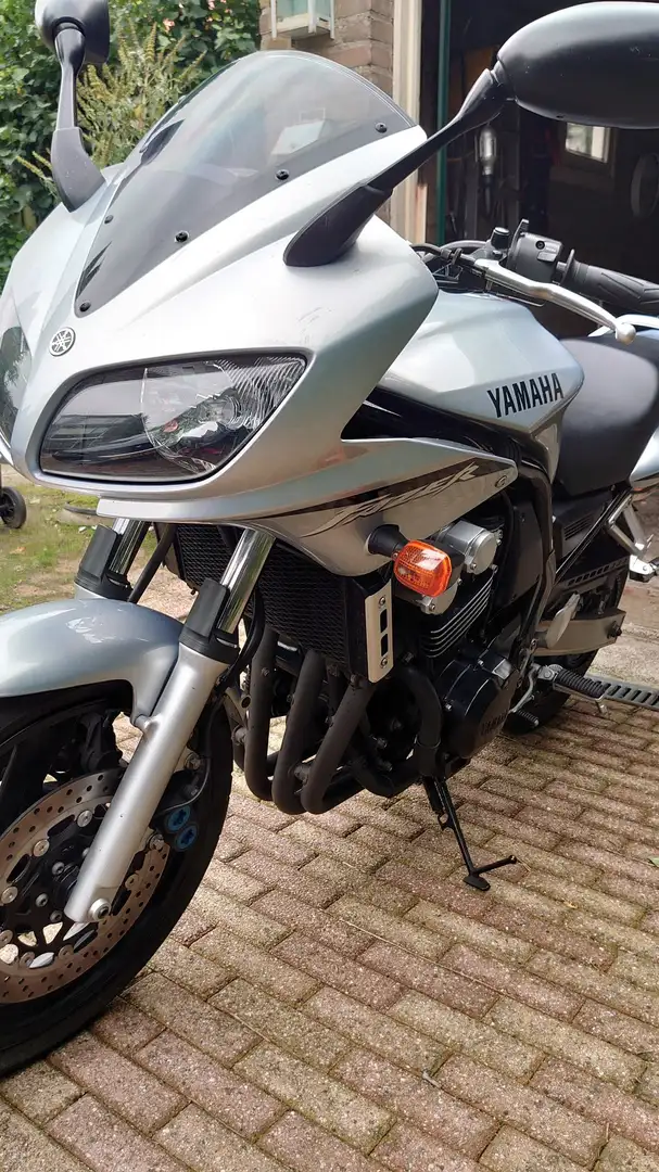 Yamaha FZS 600 sport tour Zilver - 1