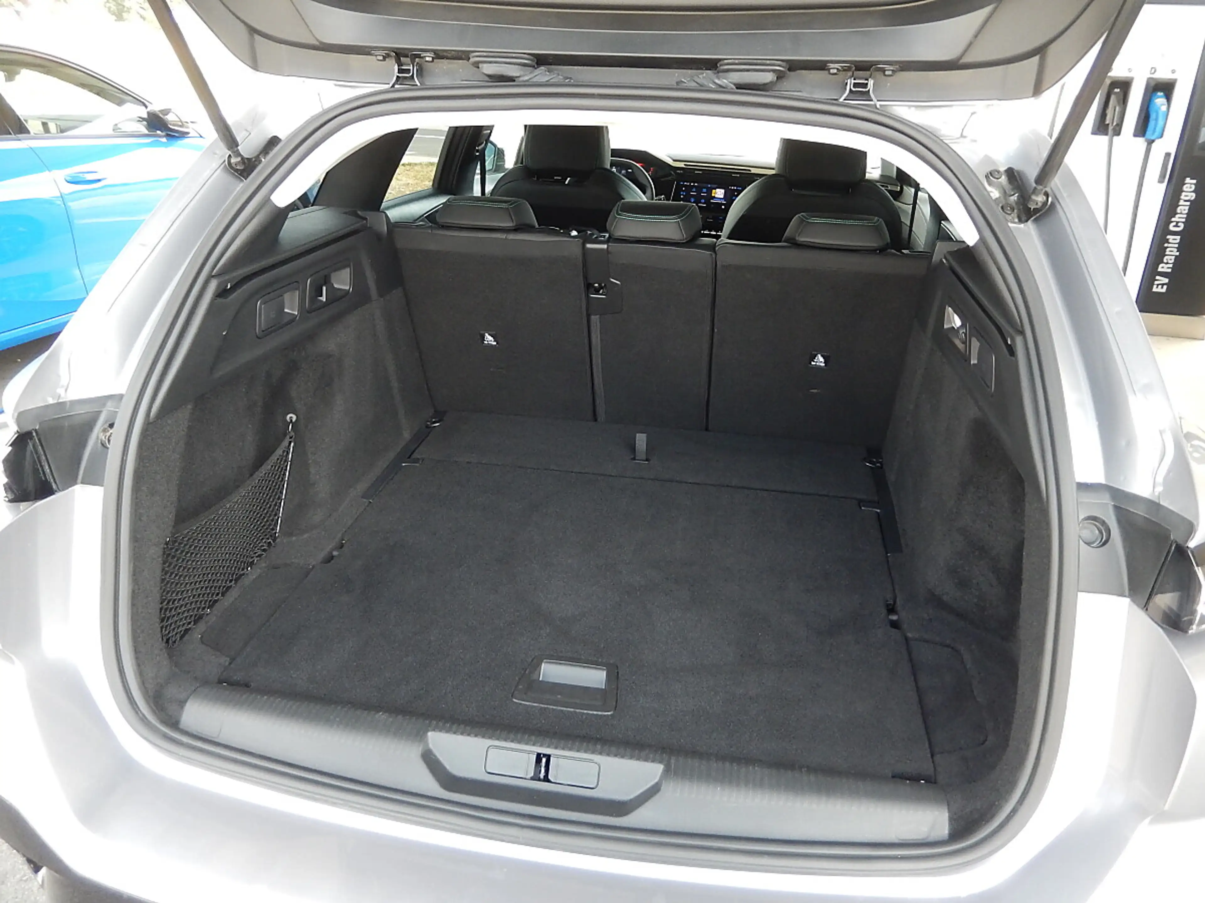 Peugeot 308 SW Hybrid 145 e-DSC6 Allure — photo 19