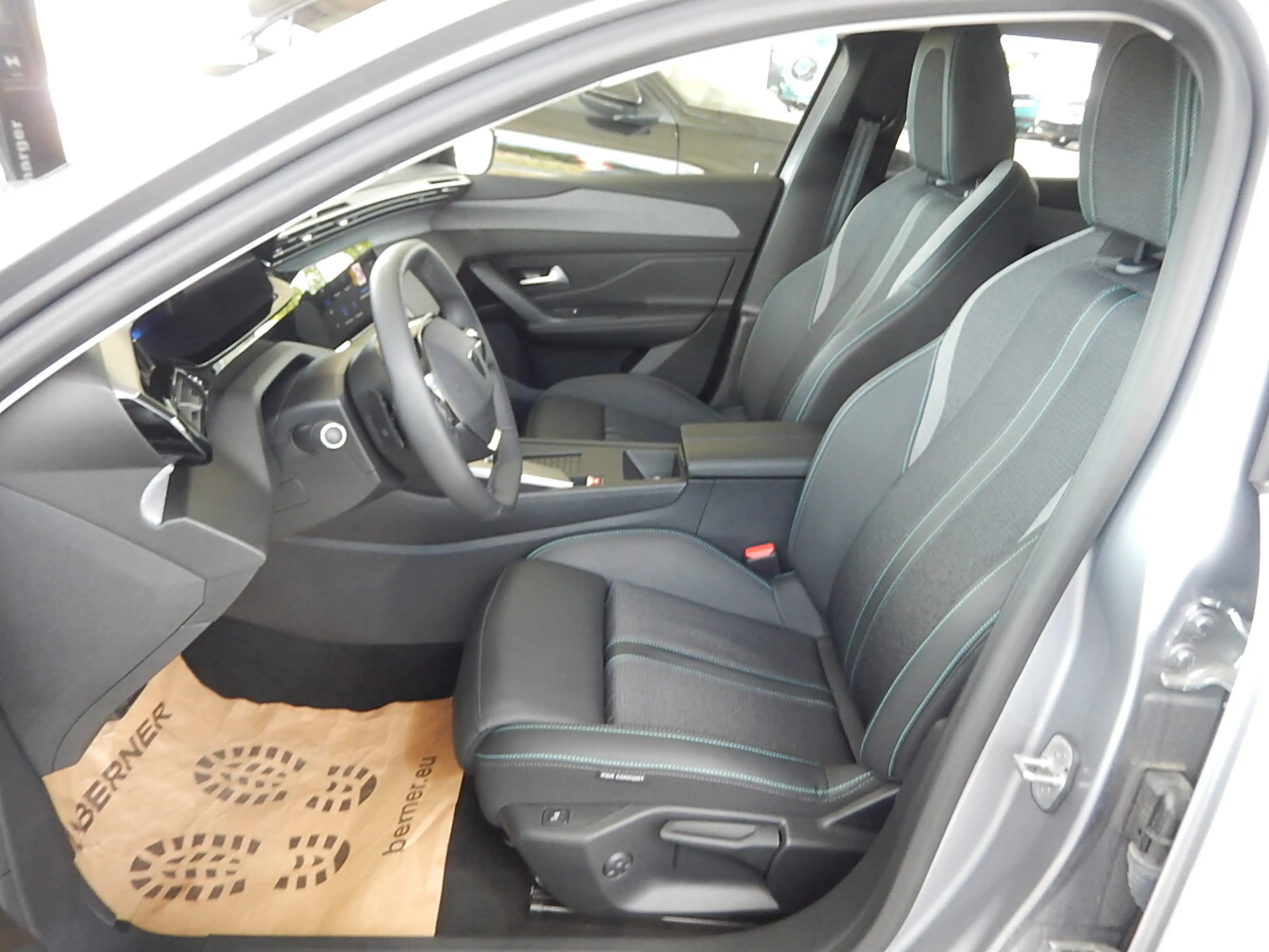 Peugeot 308 SW Hybrid 145 e-DSC6 Allure — photo 9