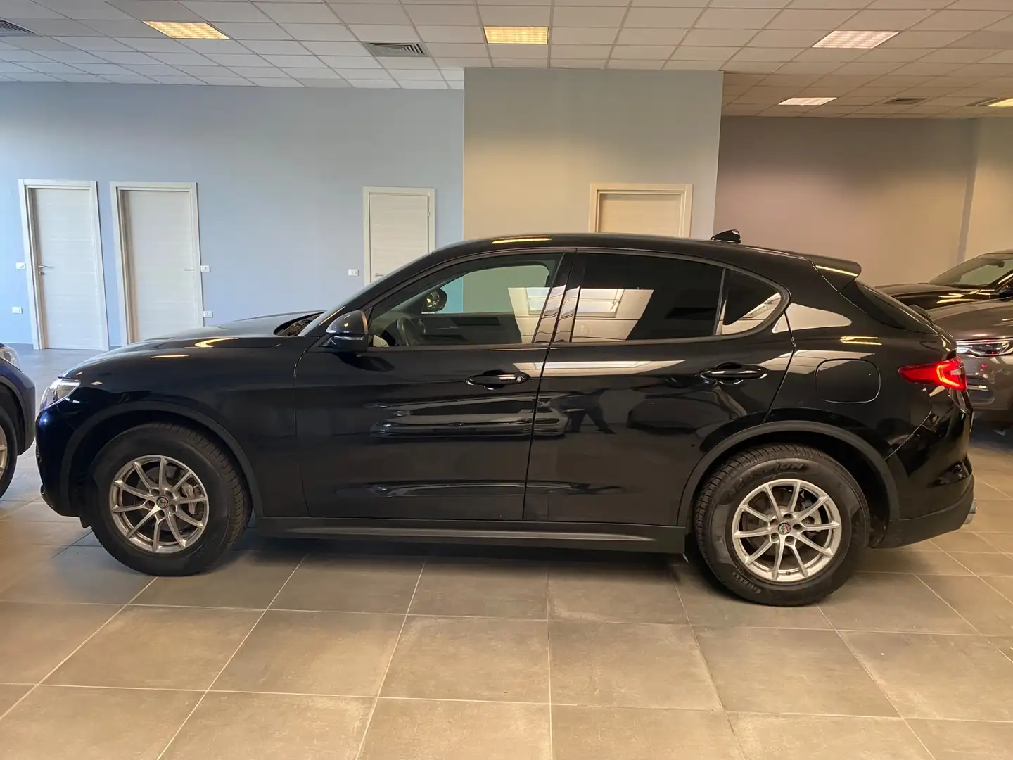 Alfa Romeo Stelvio 2.2 Turbodiesel 190 CV AT8 Q4 Business Nero - 2