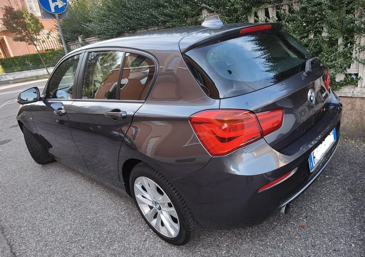 BMW 118 118d Urban 5p auto Grigio - 1