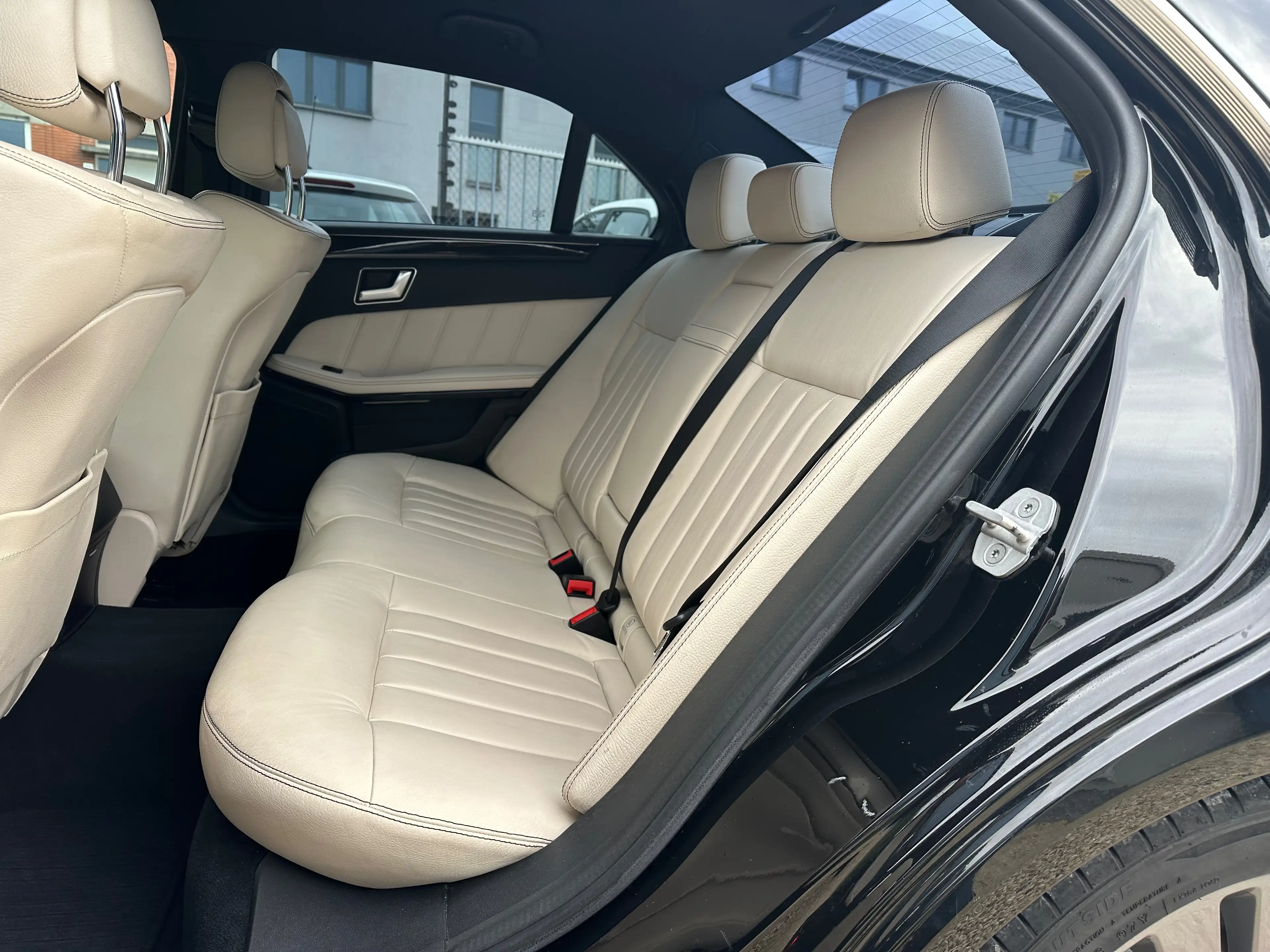 Mercedes-Benz E 220 E 220 BlueTEC Avantgarde — photo 12