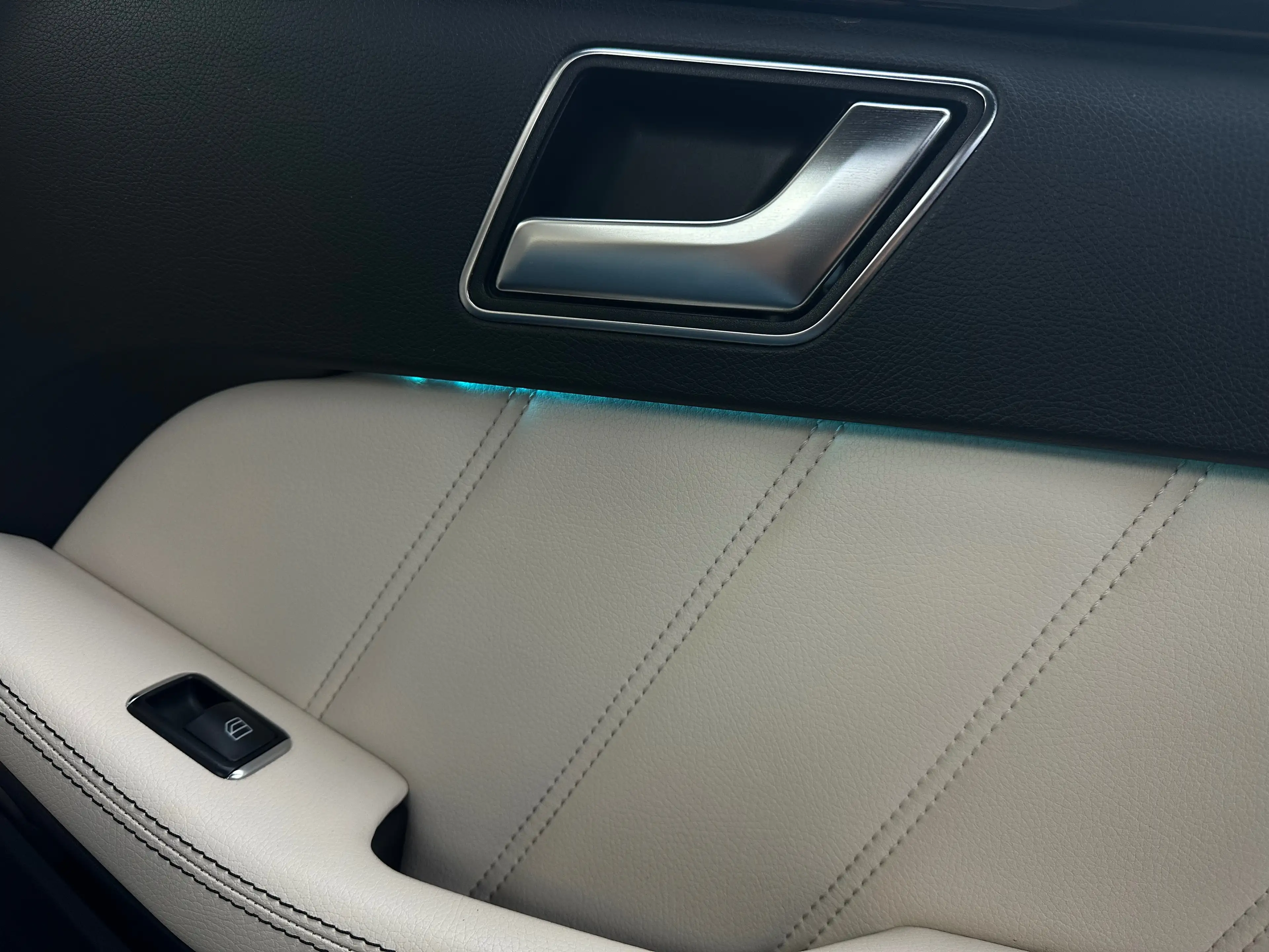 Mercedes-Benz E 220 E 220 BlueTEC Avantgarde — photo 13