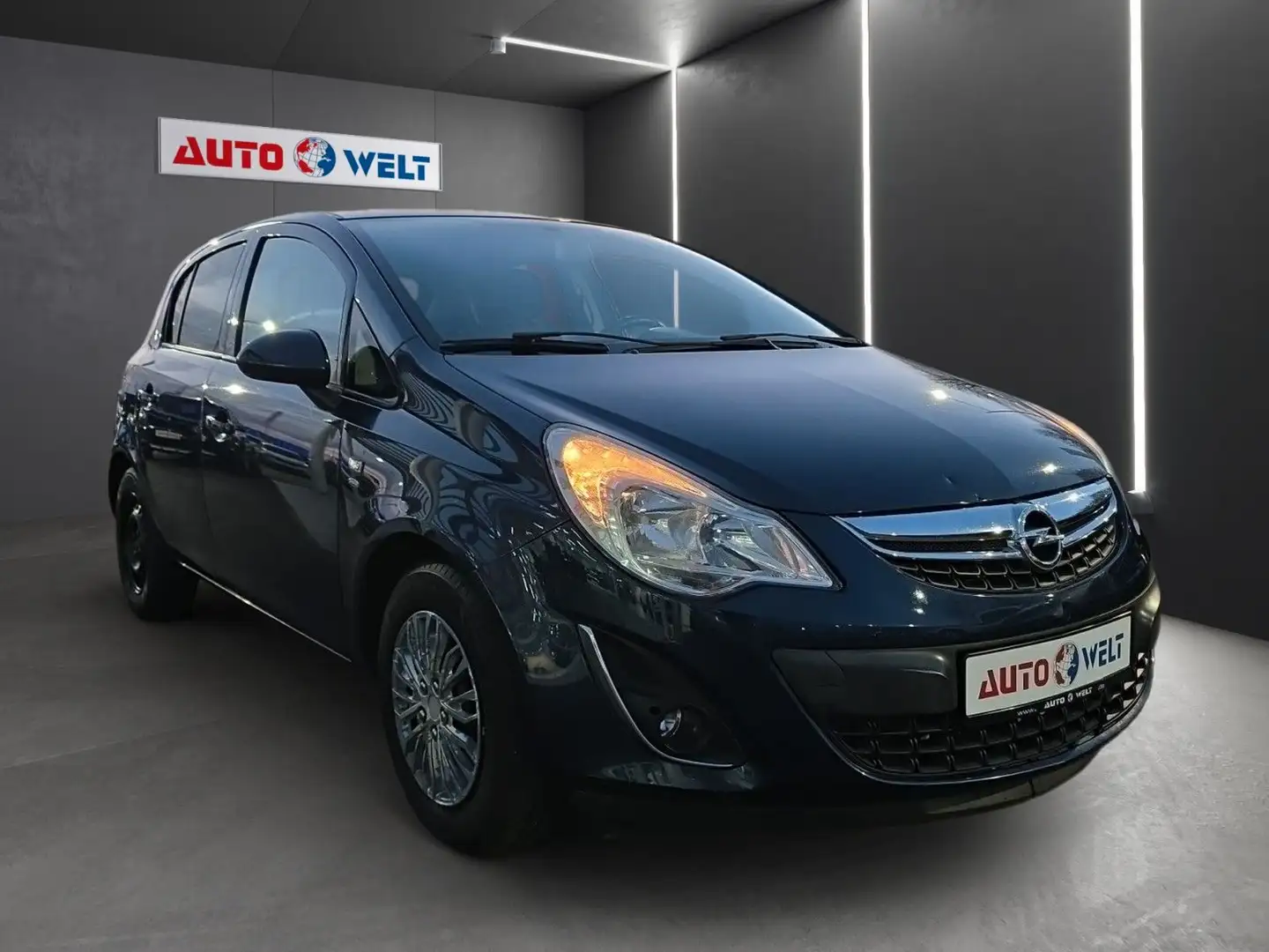 Opel Corsa D Satellite Blau - 2