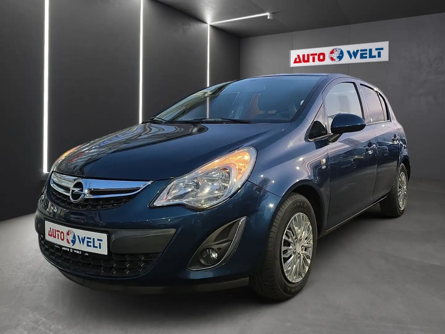 Opel Corsa D Satellite Blau - 1