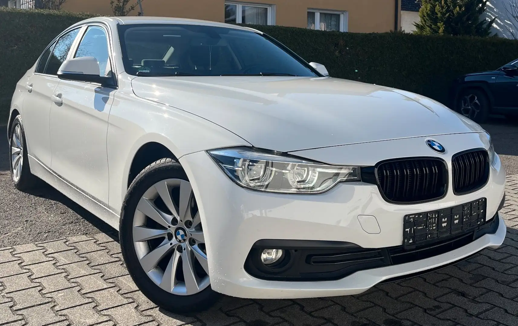 BMW 320 d xDrive M PAKET XENON NAVI PDC 2.HAND Blanco - 2