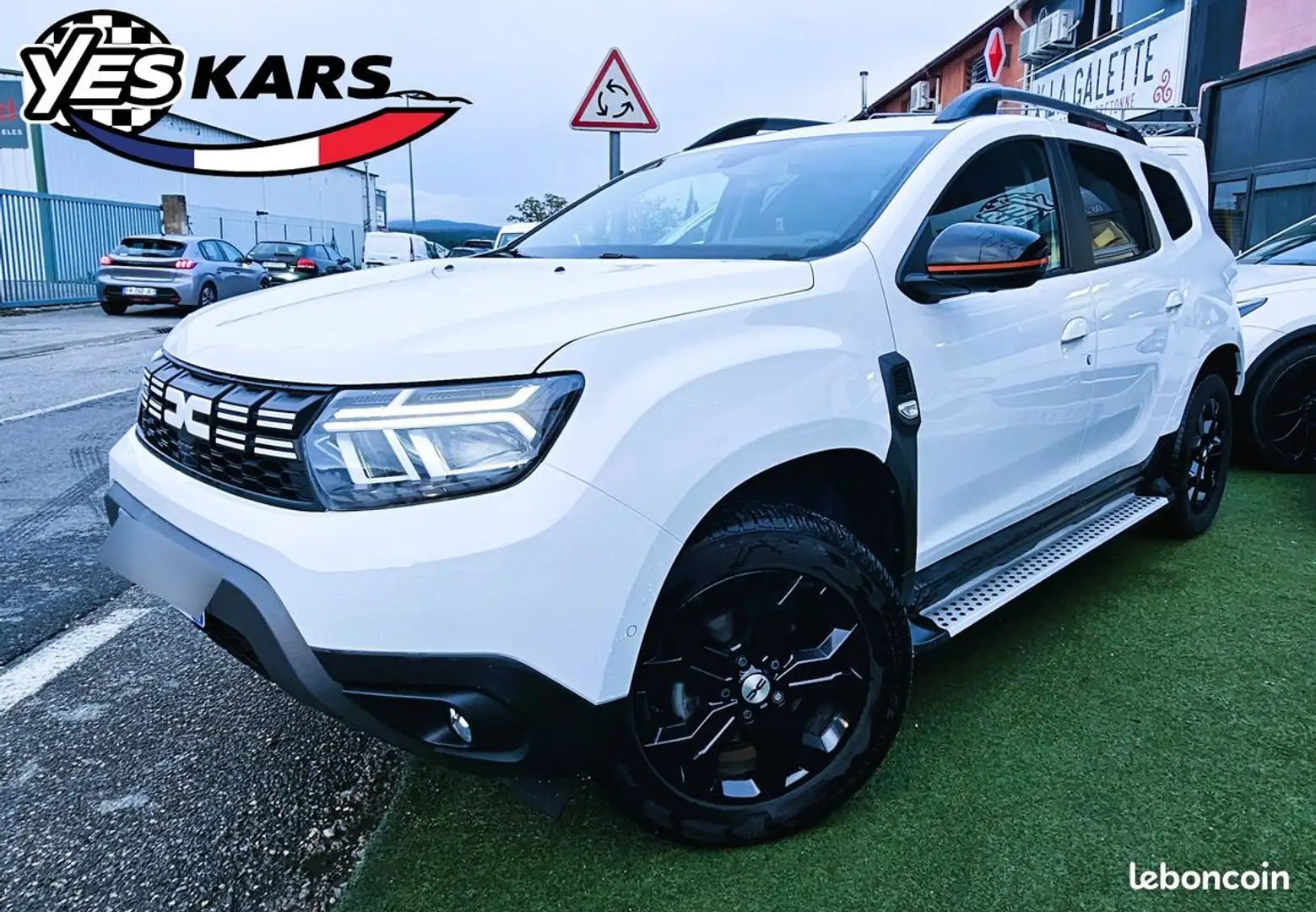 Dacia Duster 1.0 ECO-G 100ch Extreme 4x2-SUIVI DANS COMPLET-1ERE MAIN Blanc - 1