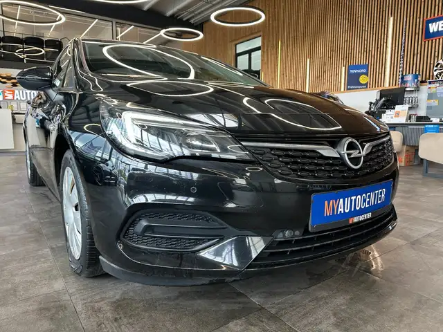 Opel Astra view 3