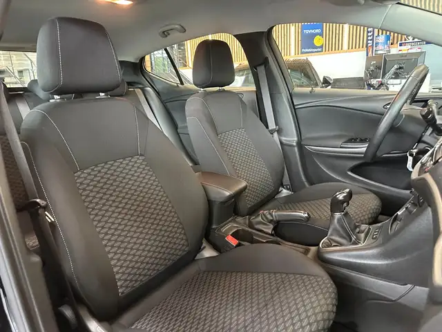 Opel Astra view 8