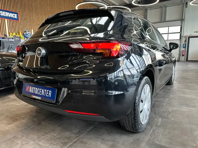 Opel Astra view 2