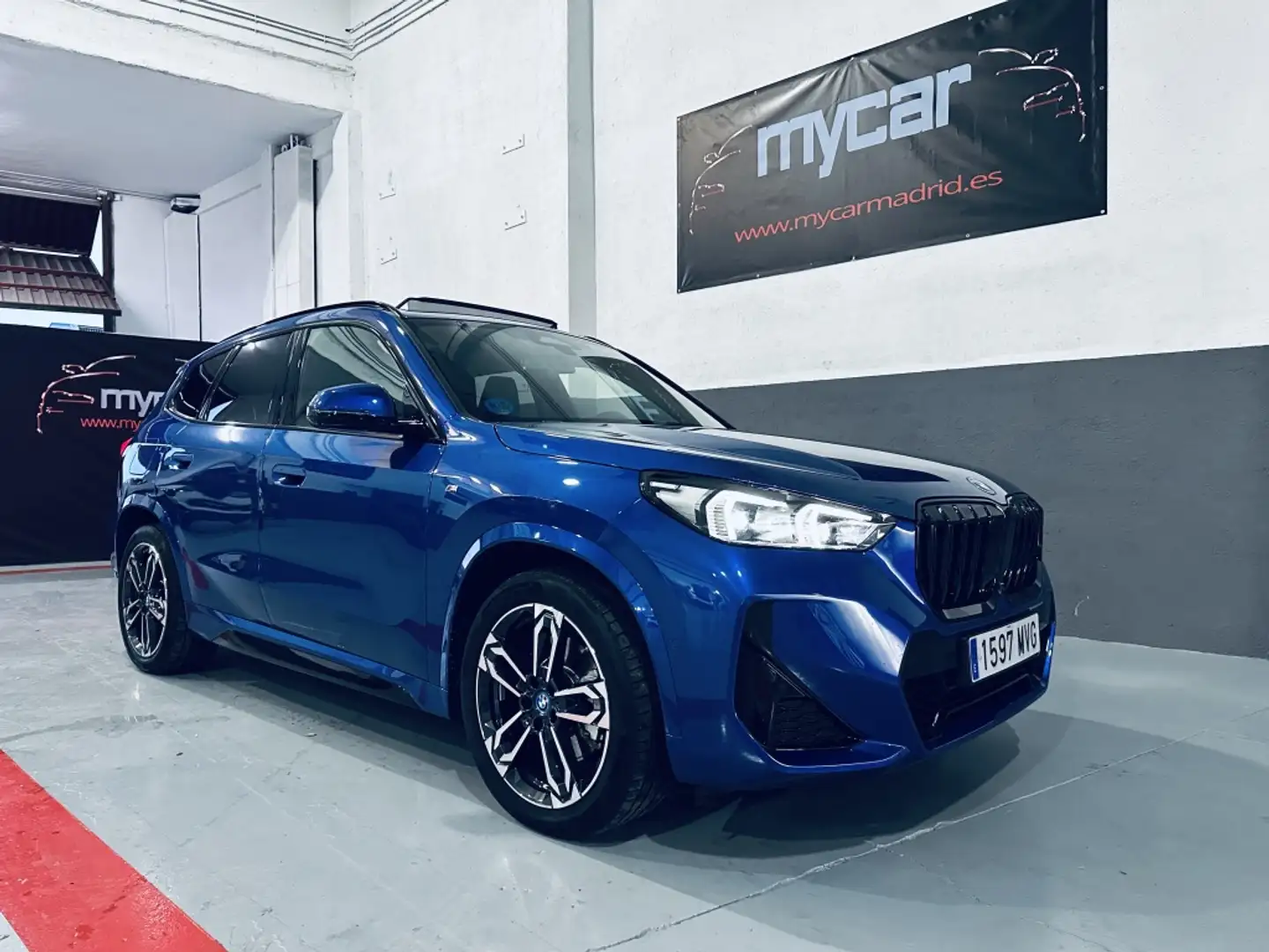 BMW X1 xDrive30eA M Sport Pro Blau - 2