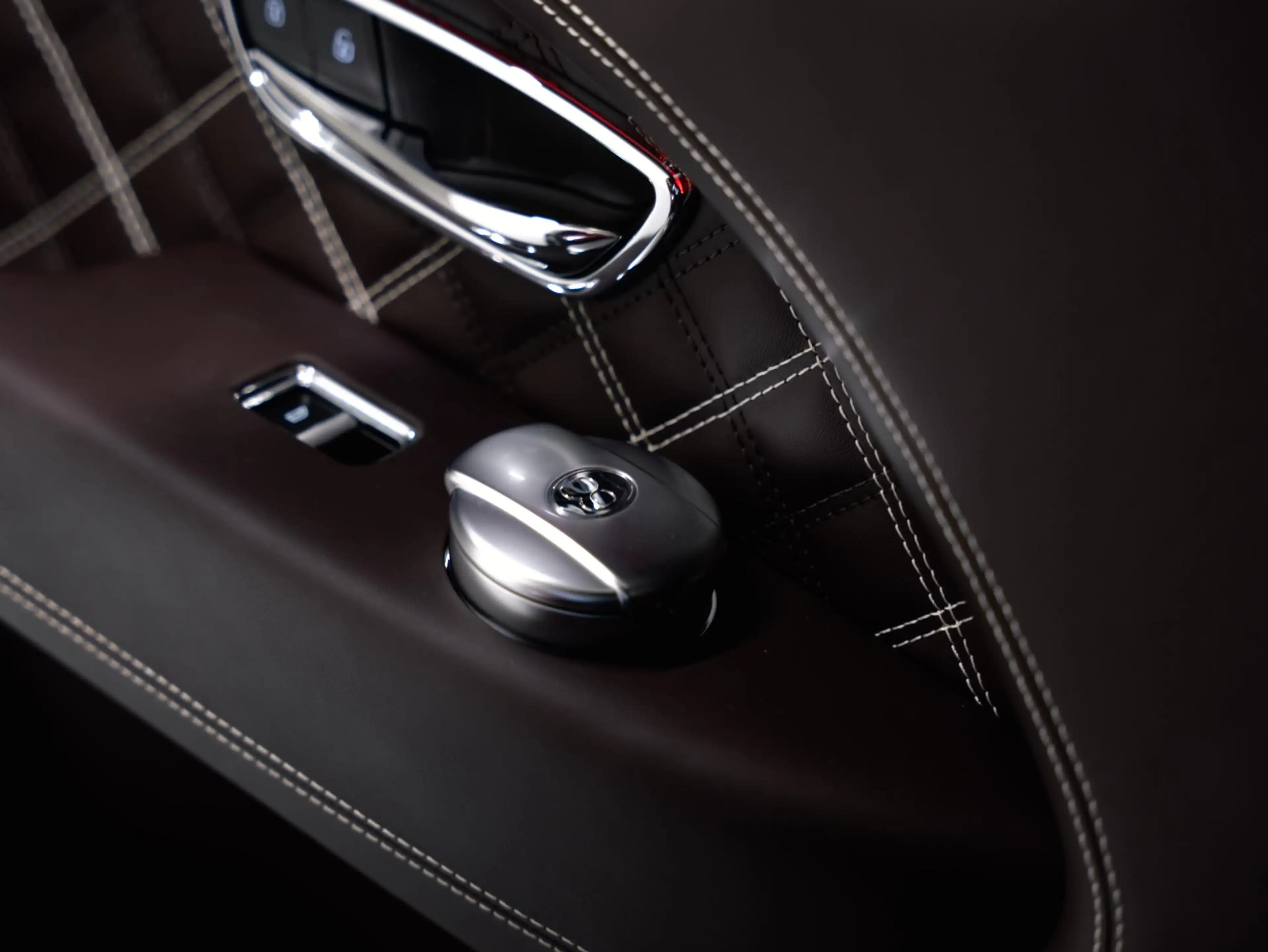 Bentley Bentayga 4.0 V8 First Edition TOW BAR | BREITLING — photo 15