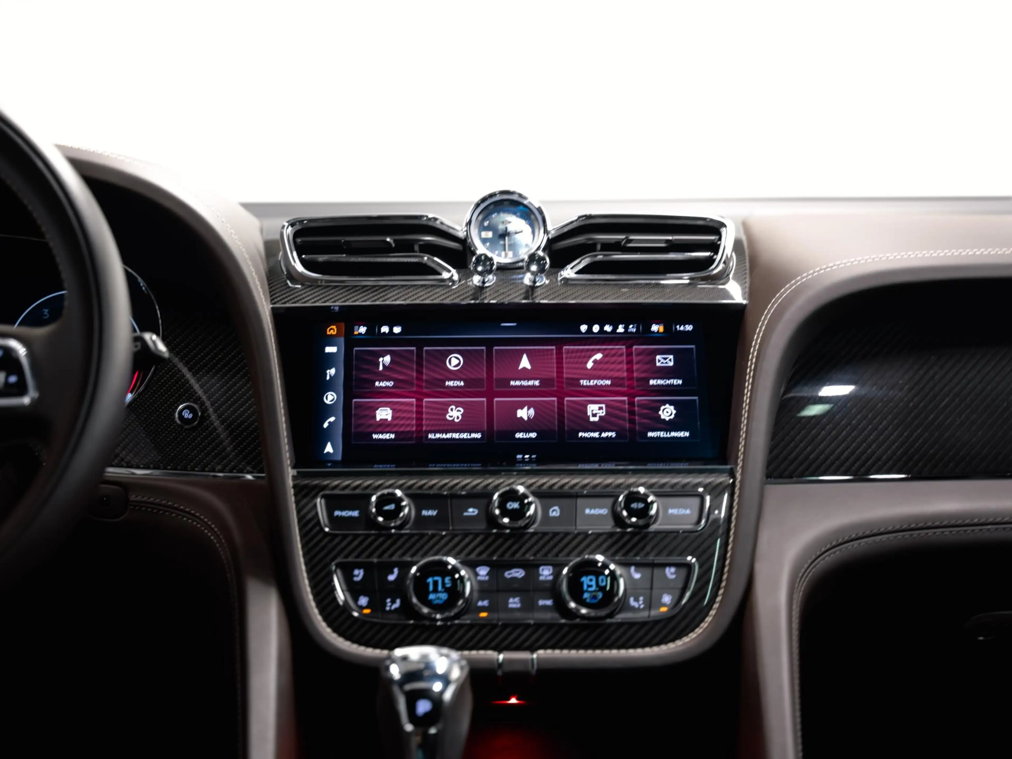 Bentley Bentayga 4.0 V8 First Edition TOW BAR | BREITLING — photo 12