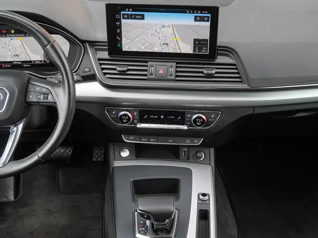 Audi Q5 view 12