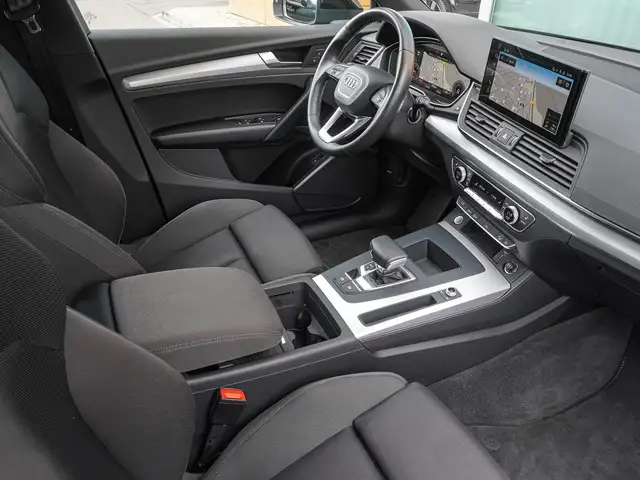 Audi Q5 view 8