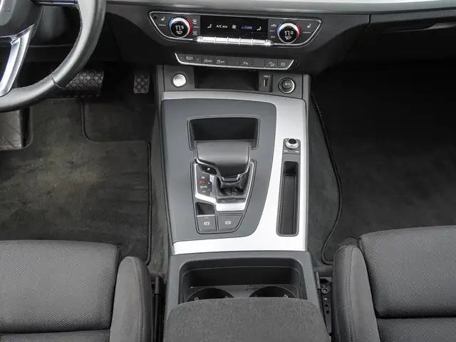 Audi Q5 view 14