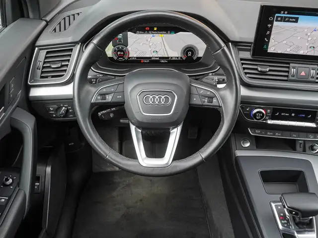 Audi Q5 view 11