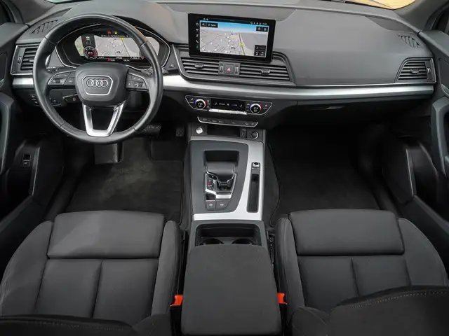 Audi Q5 view 10
