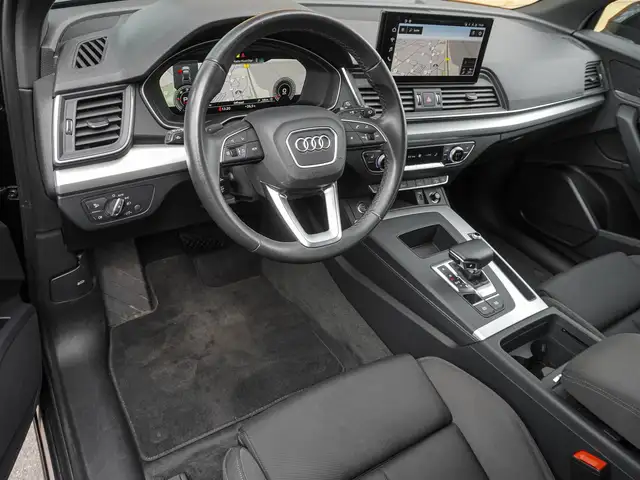 Audi Q5 view 9