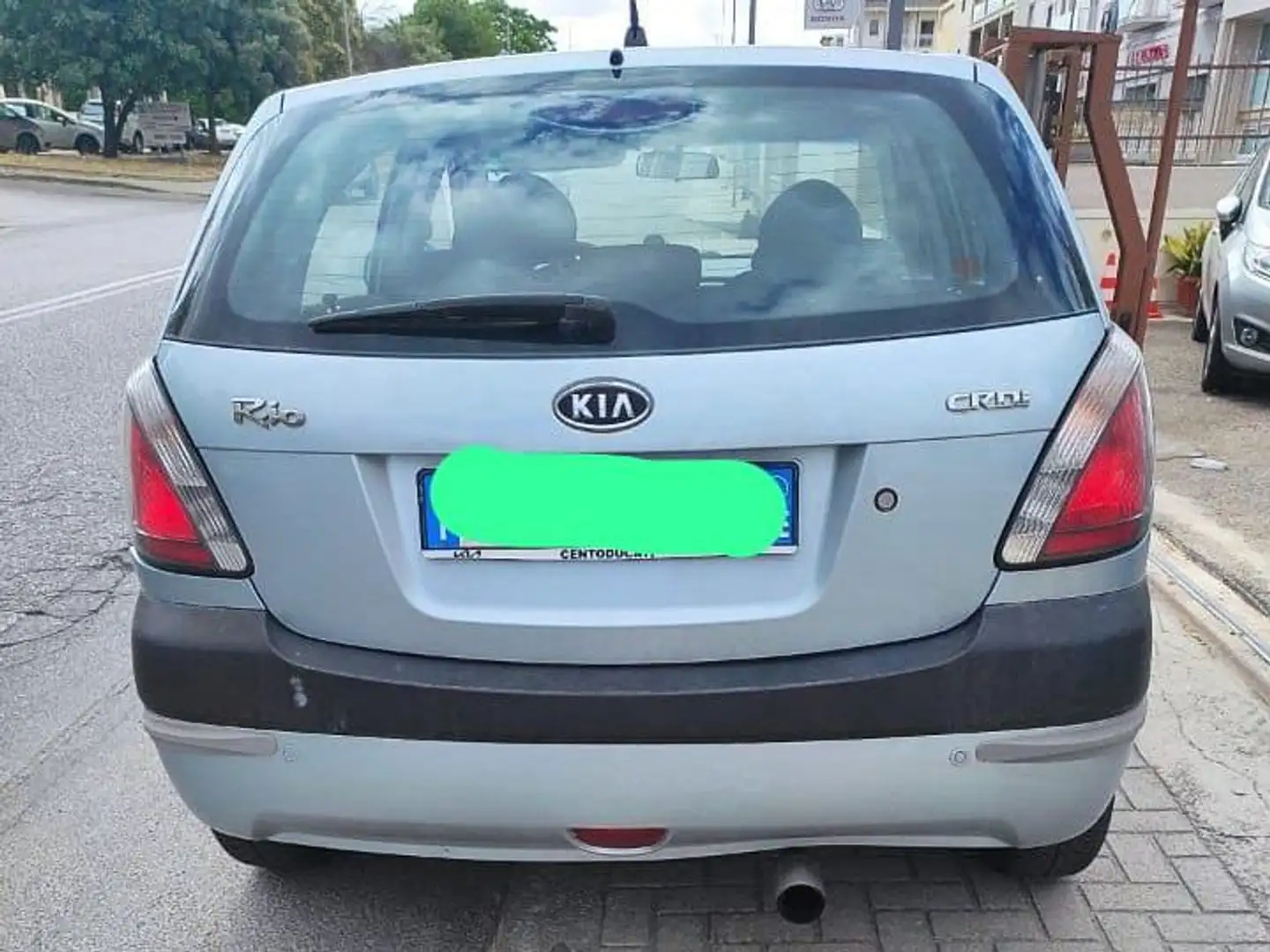 Kia Rio Rio II 2005 5p 1.5 16v LX Easy Argintiu - 2