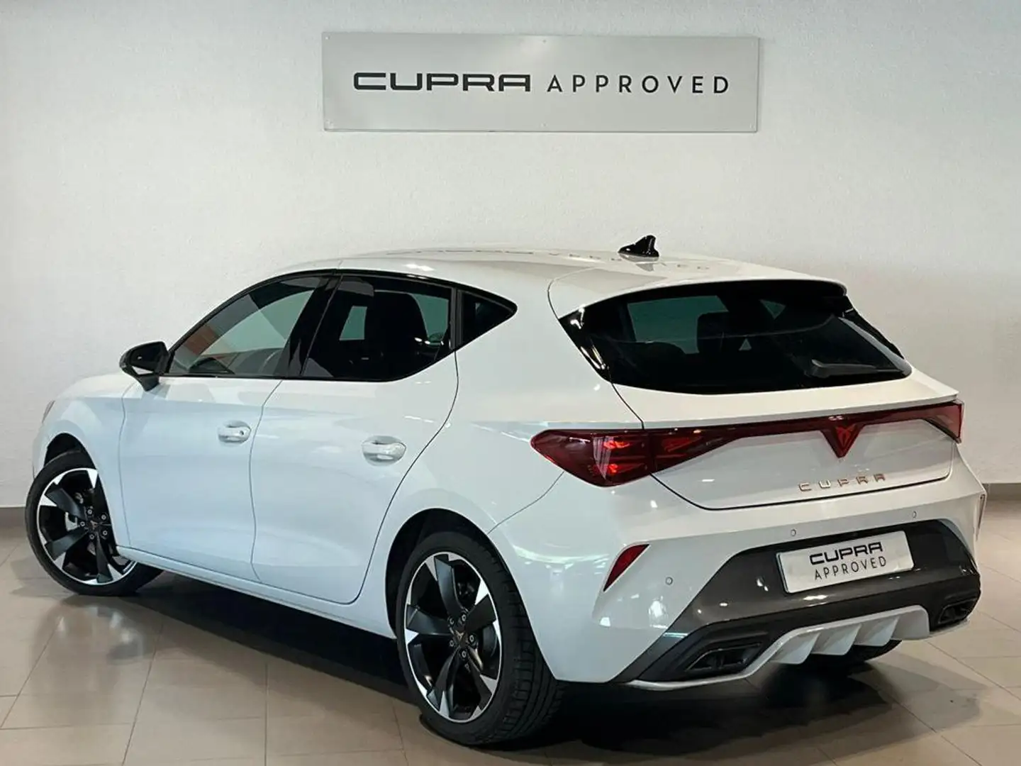 CUPRA Leon 1.5 eTSI 110 DSG Wit - 2