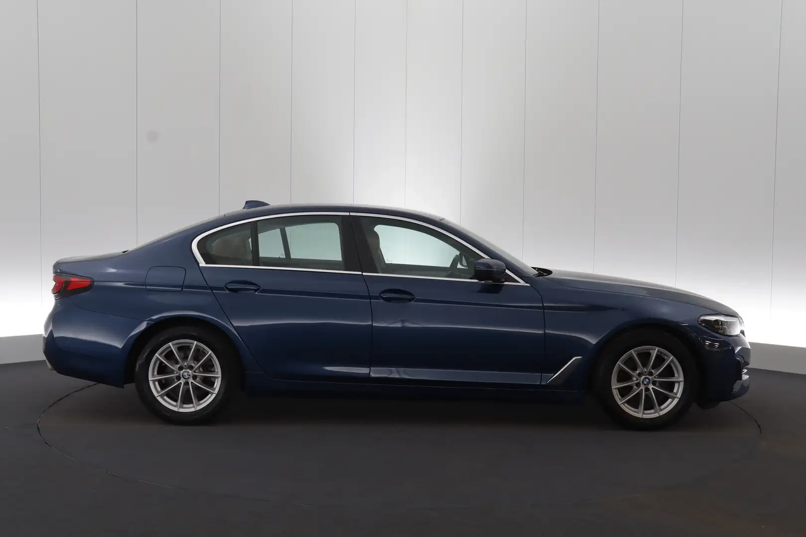 BMW 520 5 520dA Business LEDER/CUIR LED GPS PDC CAM Verw. Blauw - 2
